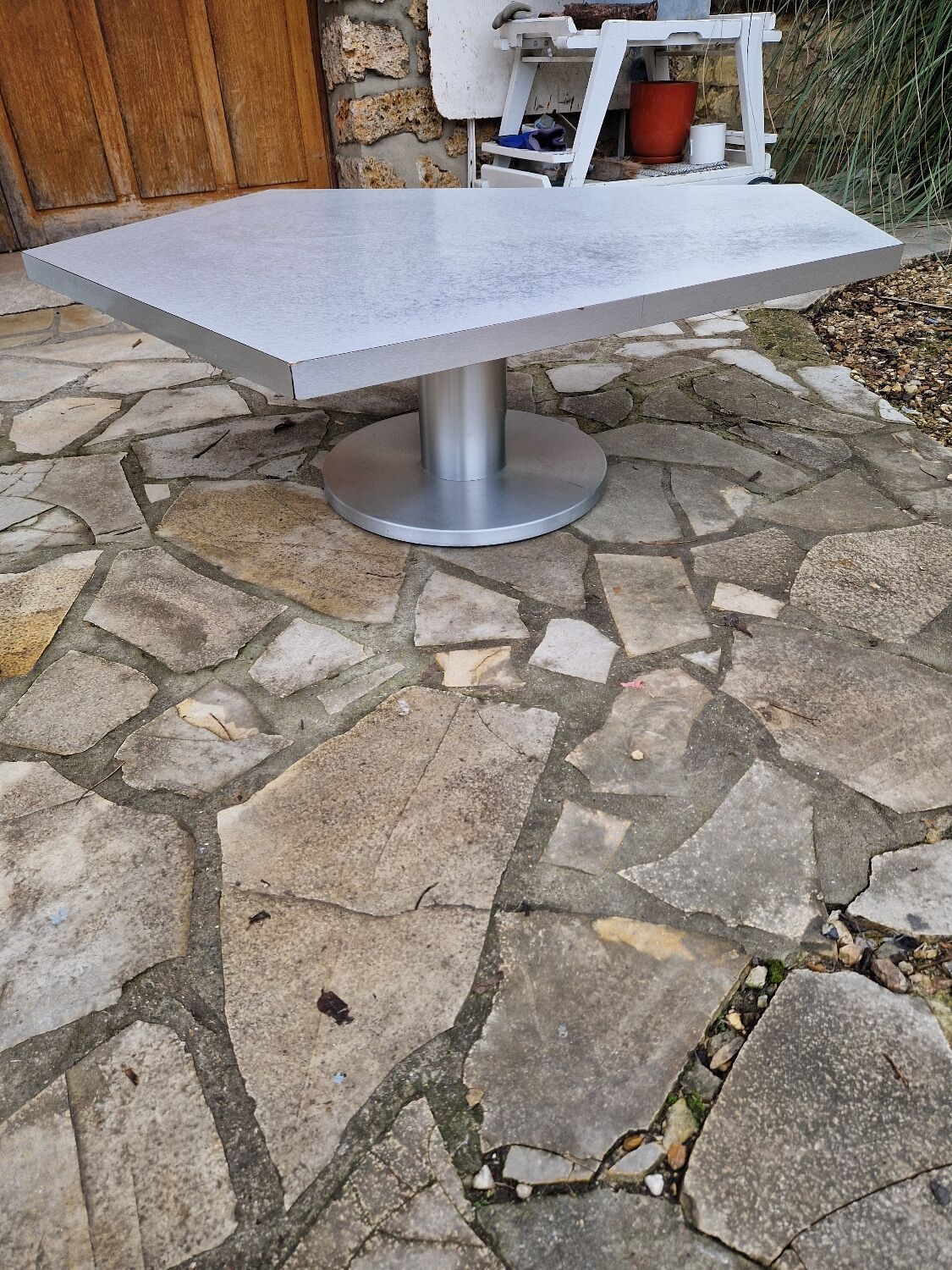 Space Edge design coffee table