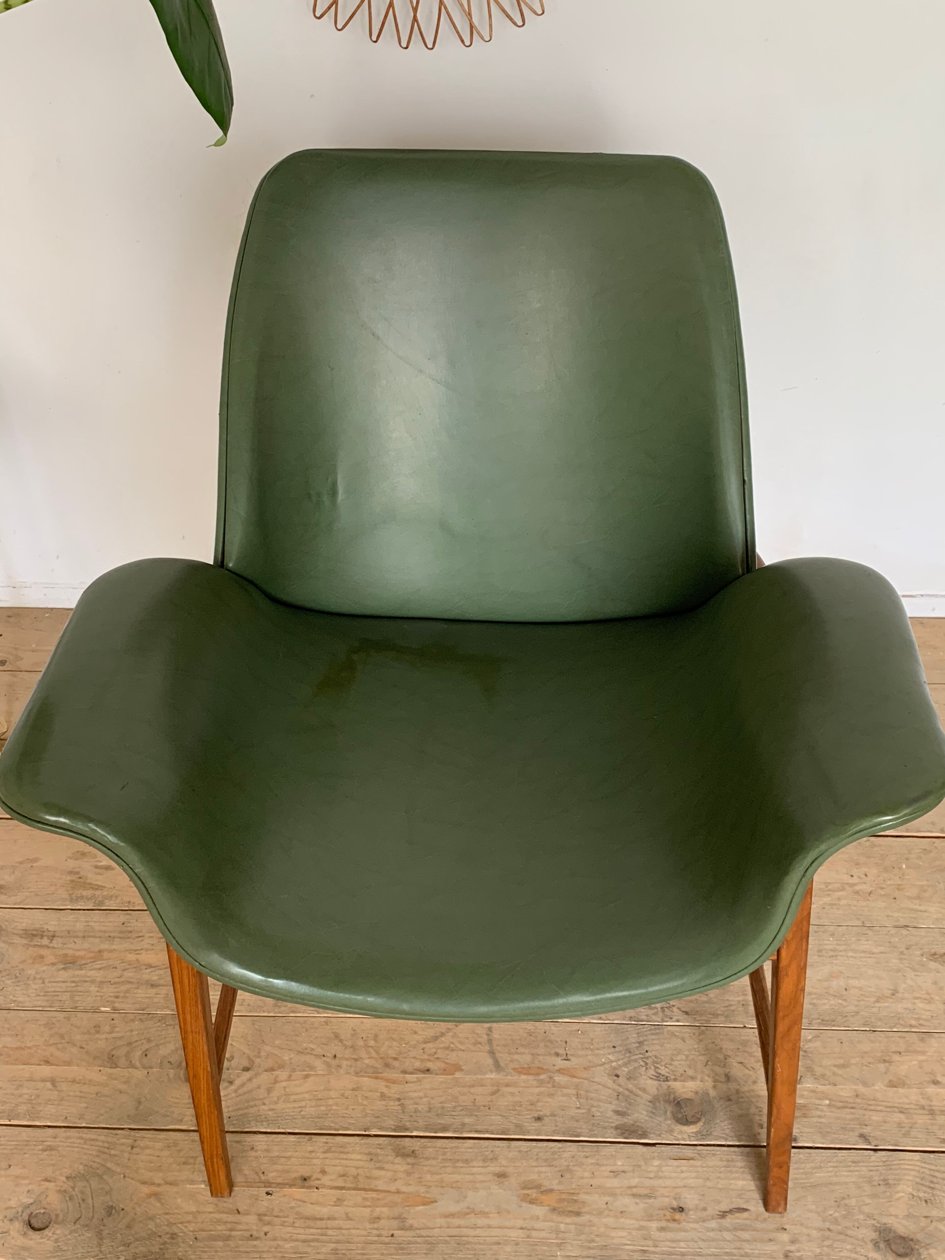 Vintage tulip armchair oak and green skai