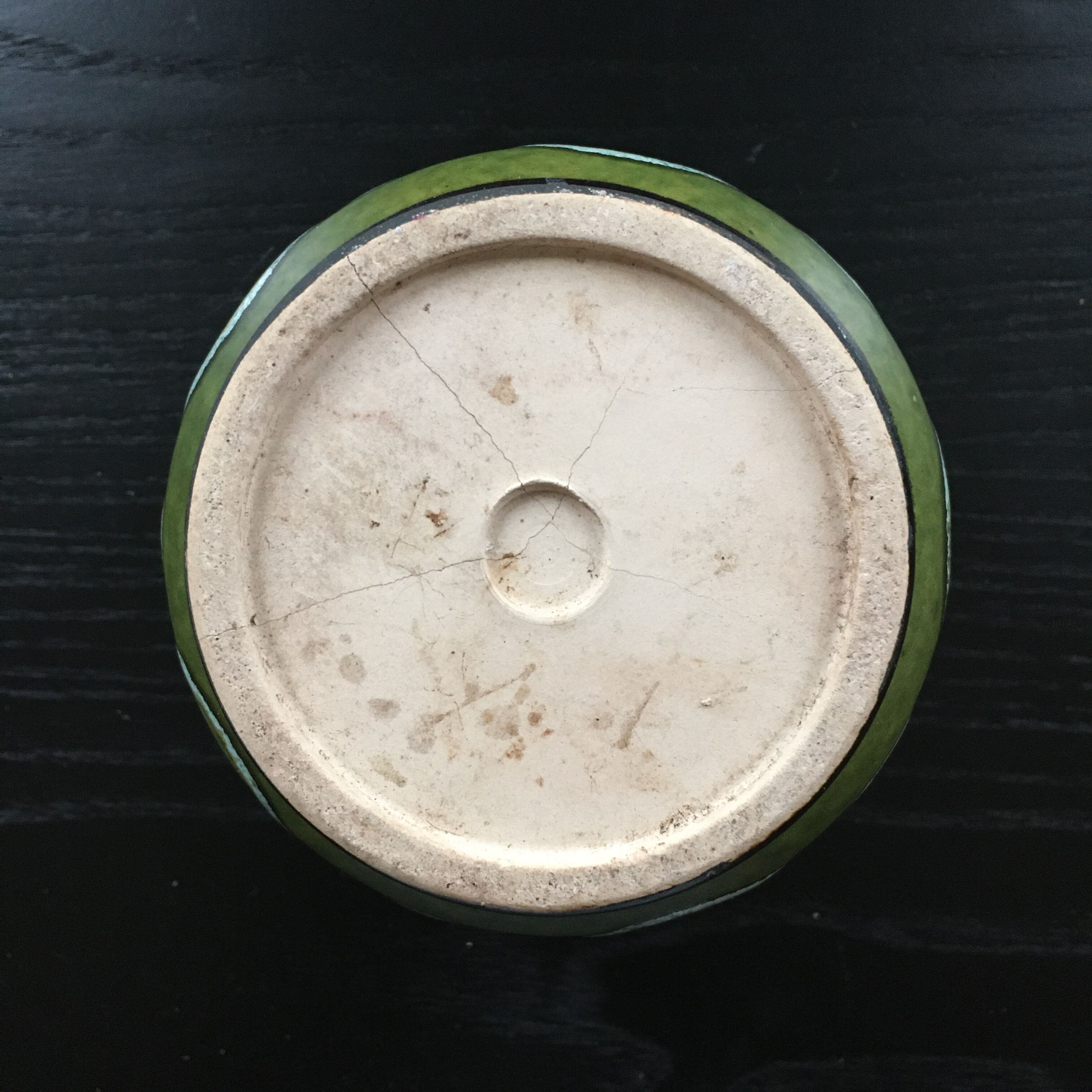 Olive green enamelled pot cache