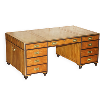 Partner desk with extra large double-sided base