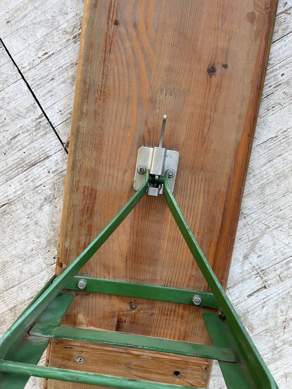 Guinguette table and its 2 benches