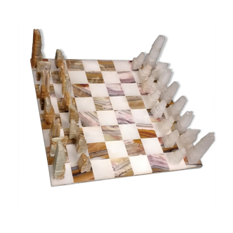 Marble and onyx chess game