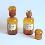 2 flacons d'apothicaire antiques avec bouchons en forme de dôme, années 1900