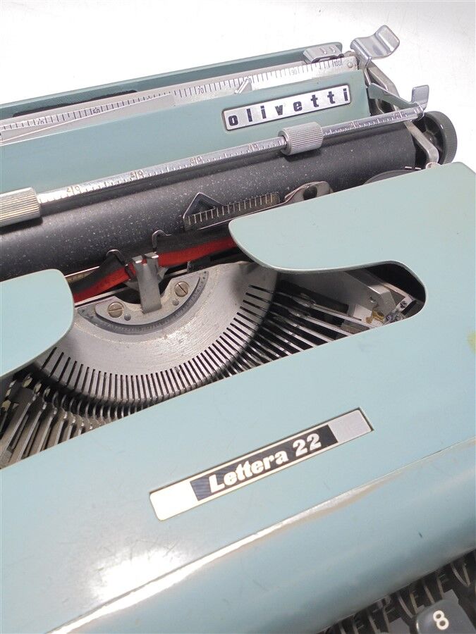 Olivetti Lettera typewriter 22