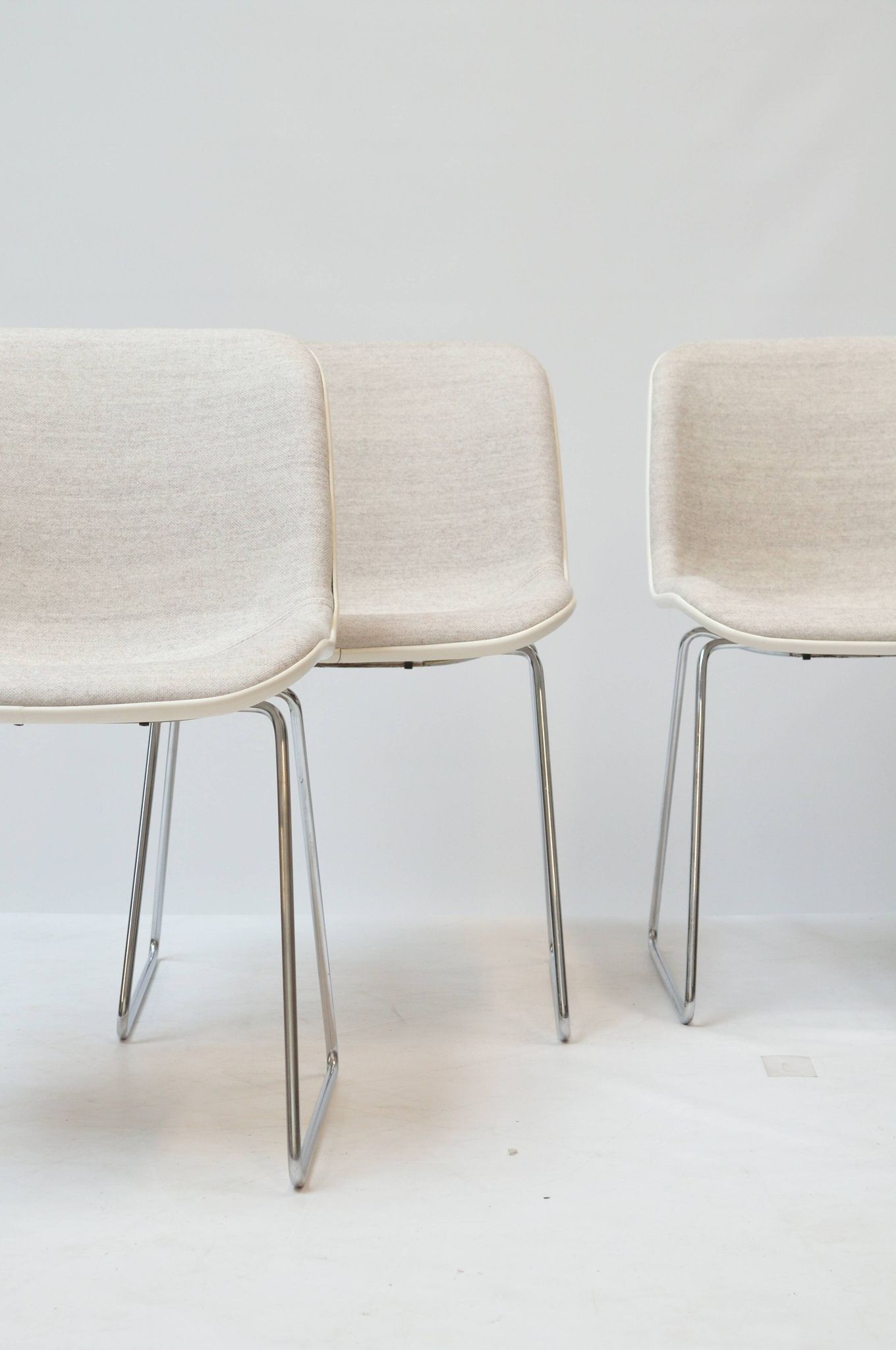 Set of 4 Spirit dining chairs by Hajime Oonishi for Houtoku/Artifort, 1970s.