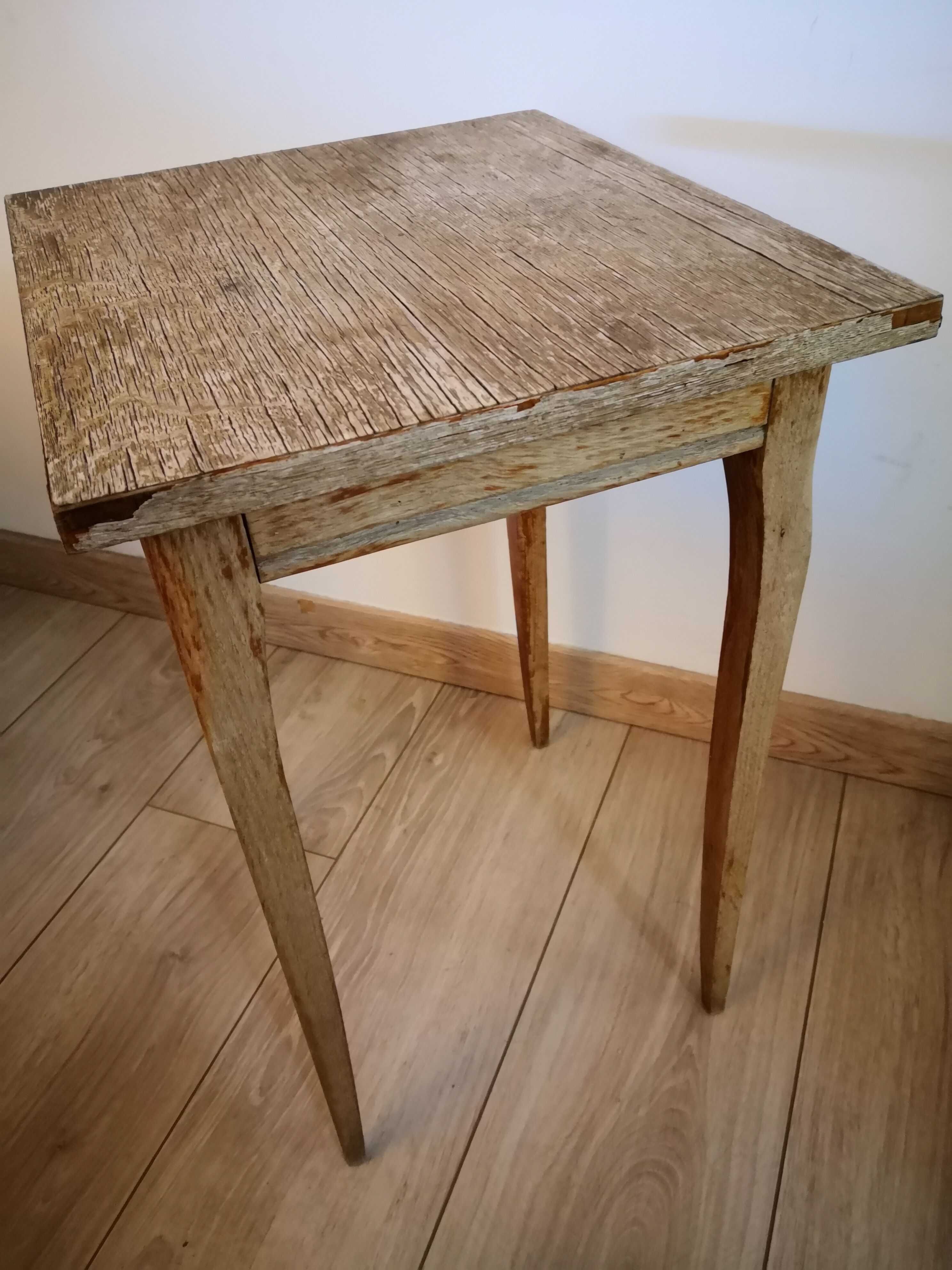 Side table / shabby chic sofa tip