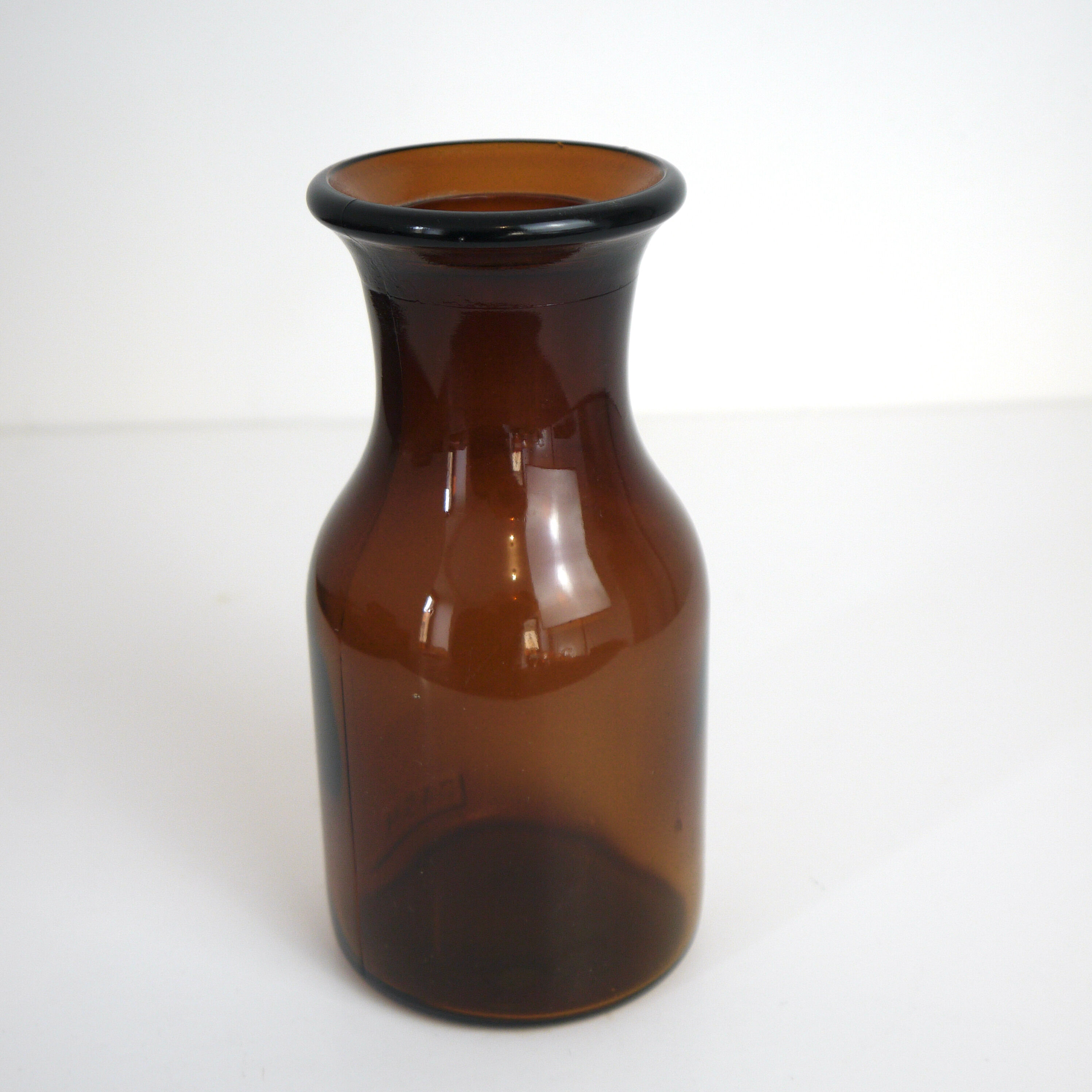 Dash brown glass bottle
