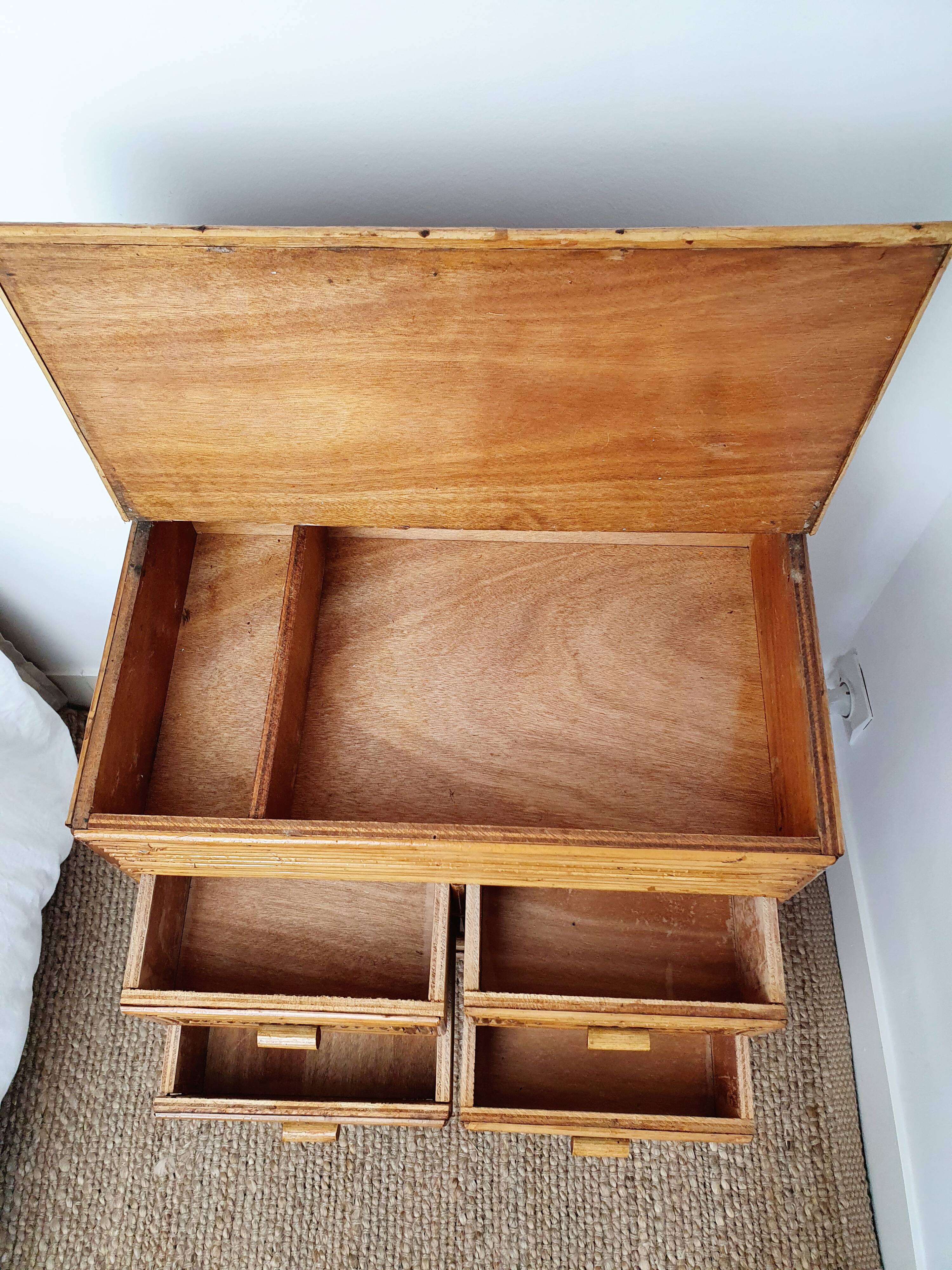 Chest of drawers in rattan marquetry