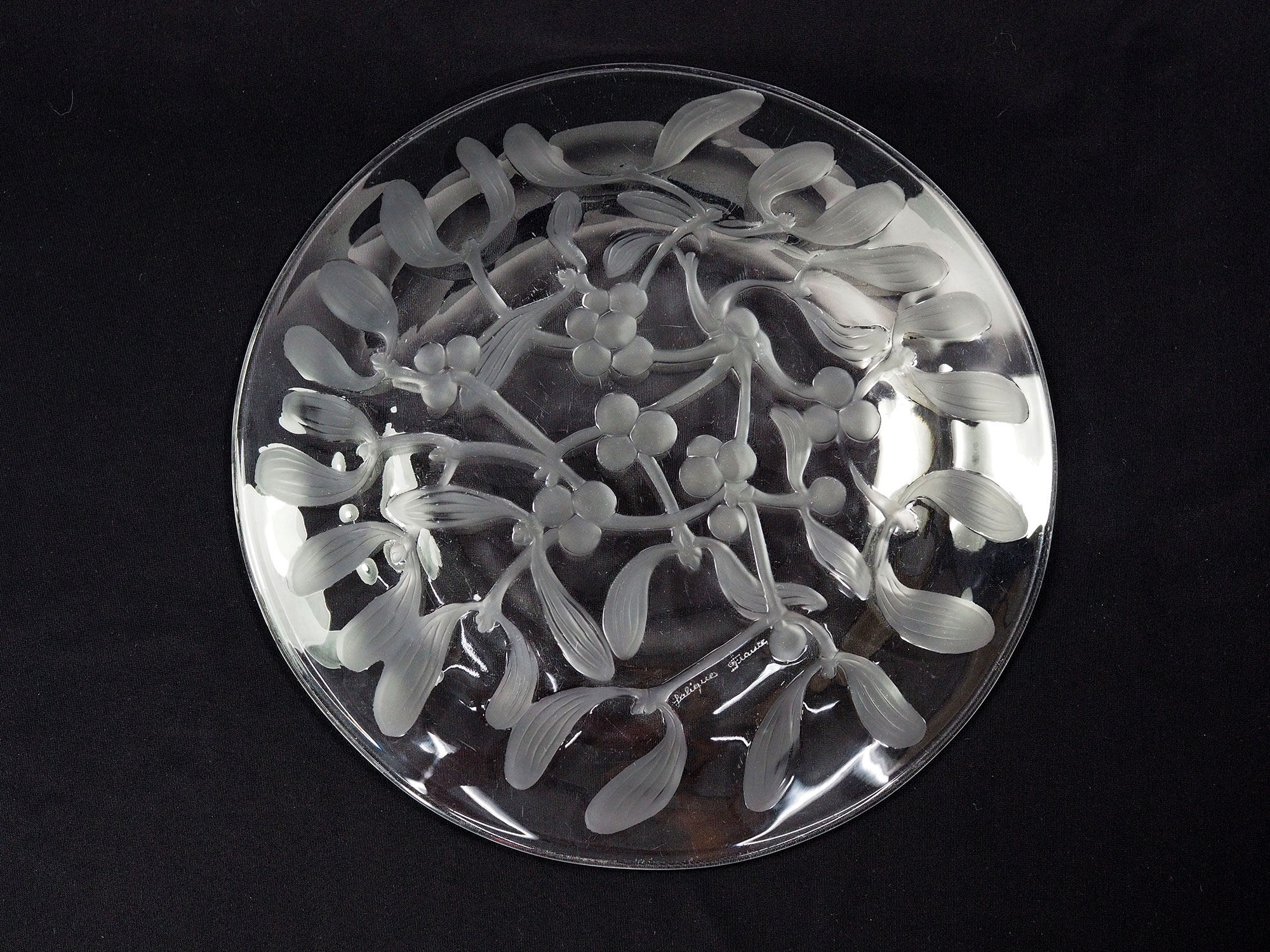 Crystal plate Gui Lalique pattern