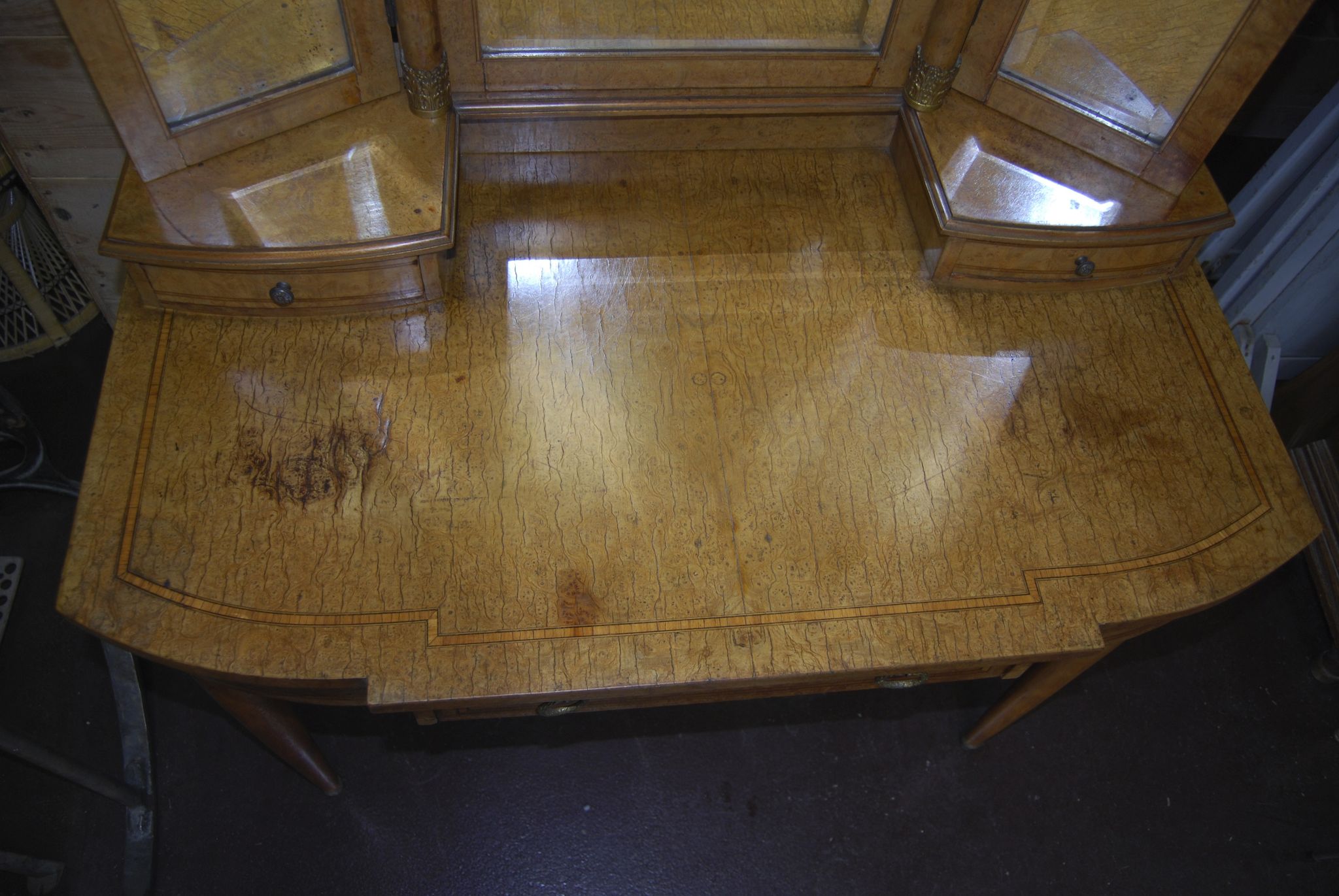 Louis XVI-style hairdresser in elm magnifying glass and 20th century marquetry net.