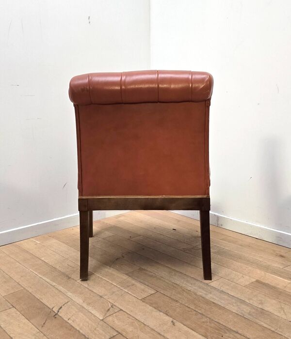 Chauffeuse en cuir capitonné vintage