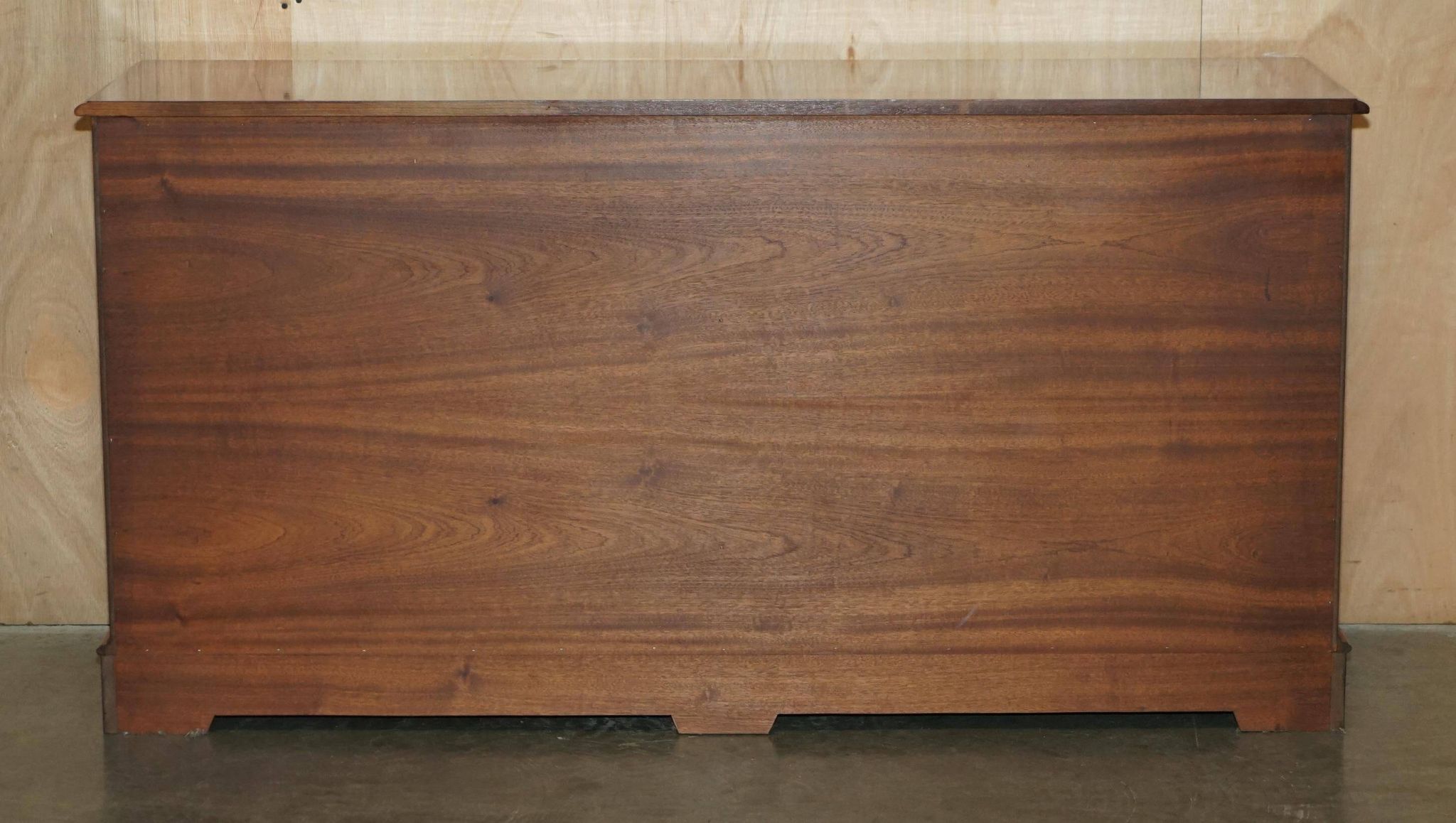 Buffet en noyer Burr & Burl avec patine