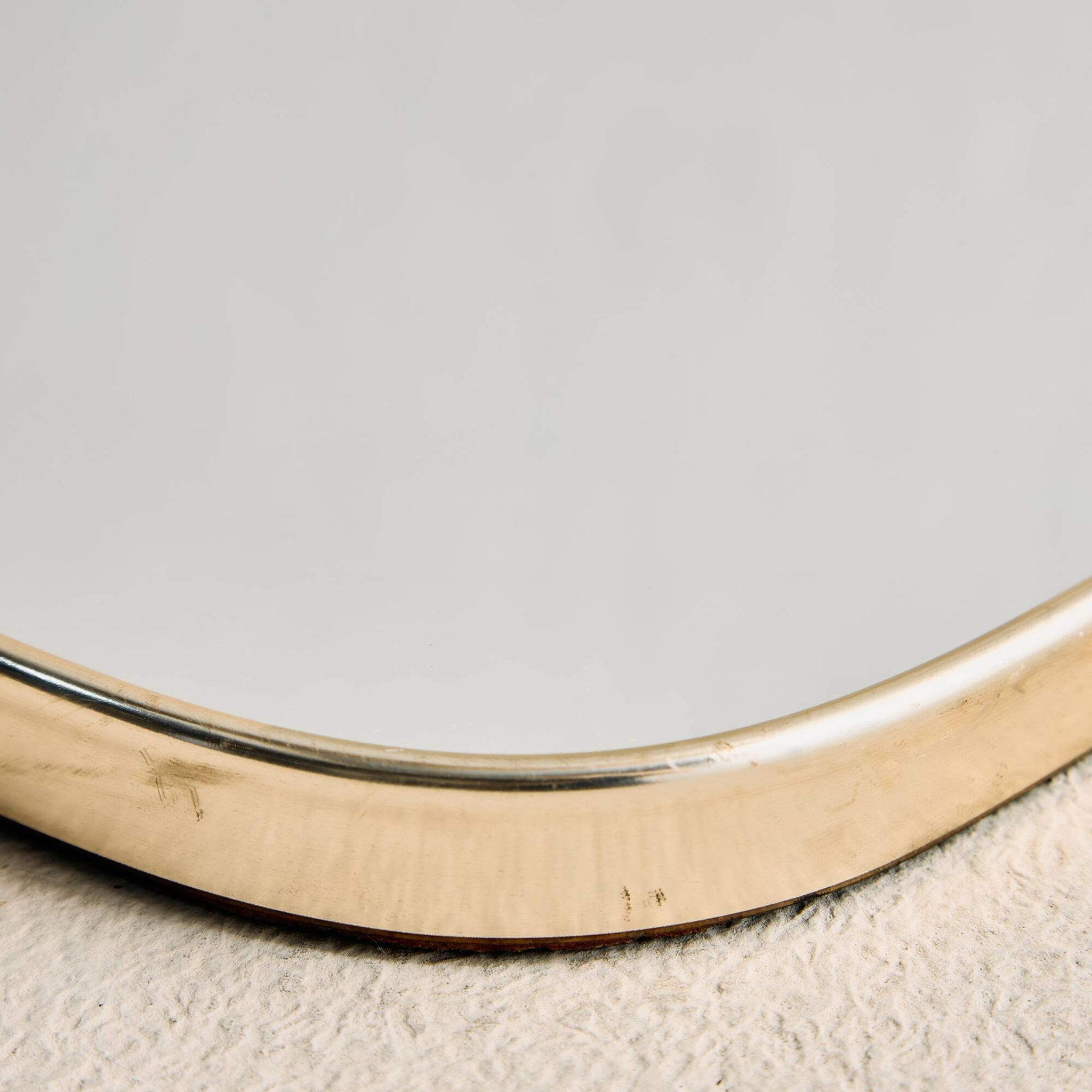 Miroir encadré de métal