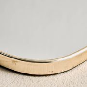 Miroir encadré de métal