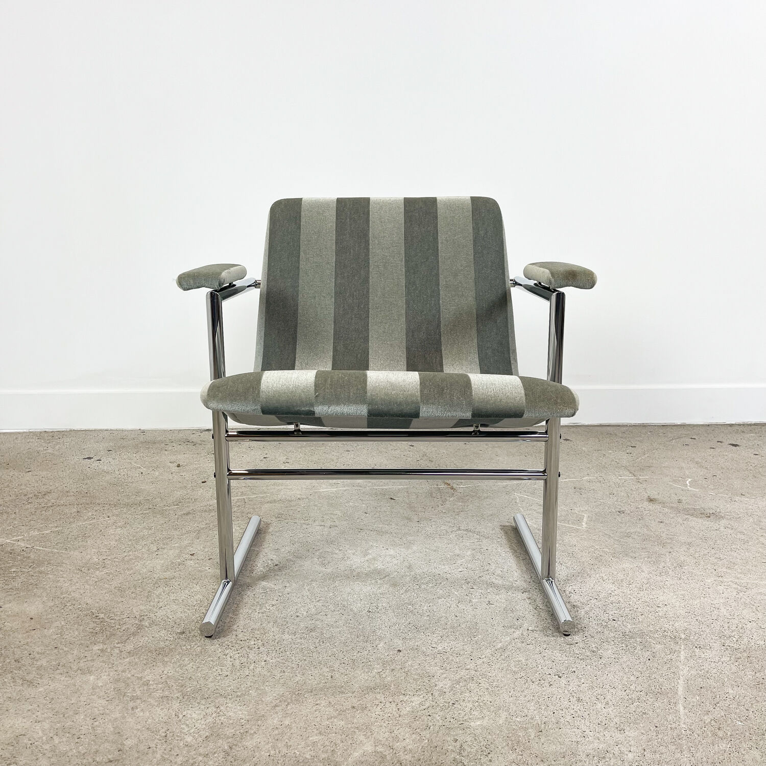 Set of two vintage design Oslo lounge chairs by Rudi Verelst for Novalux 1960s