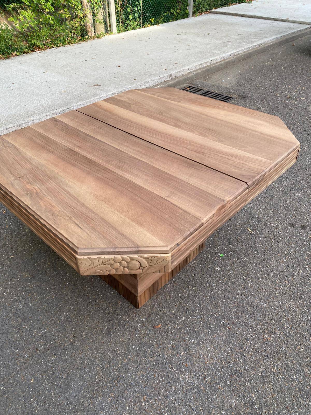 Art Deco extendable dining table renovated in solid walnut with a central leg 193.