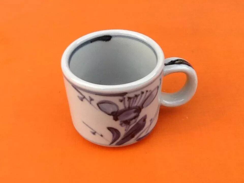 4 coffee cups / saucers glazed ceramic