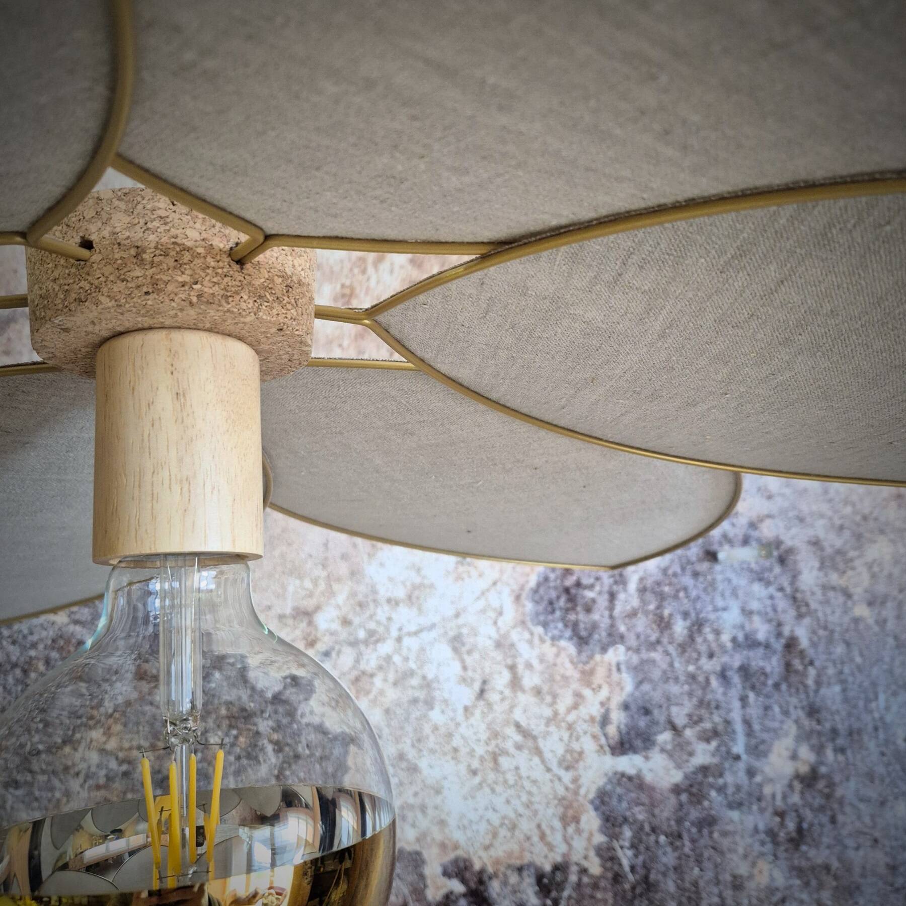 Suspension luminaire fleur XXL, 6 pétales en métal et lin