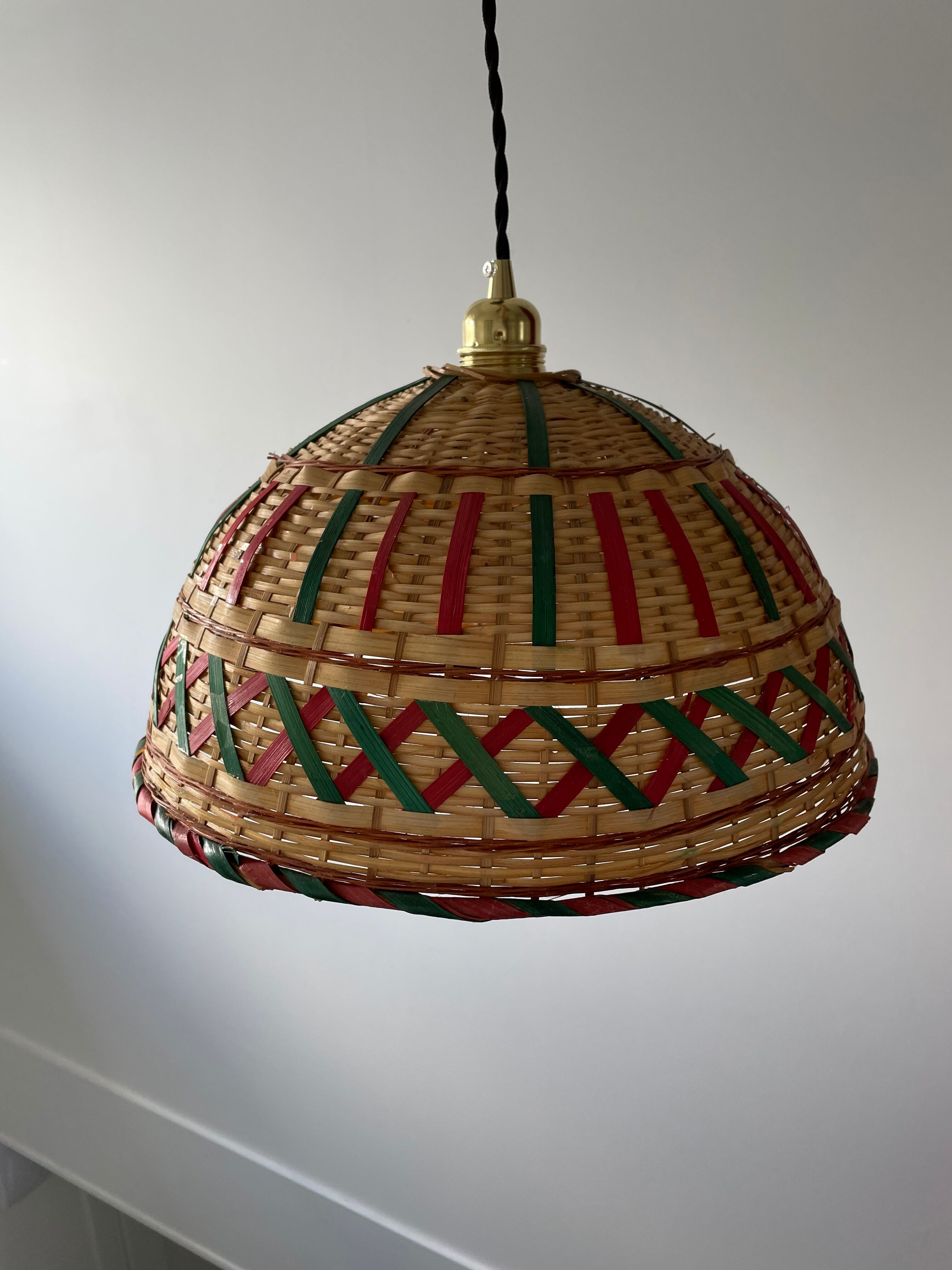 Vintage suspension in electrified braided wicker to nine