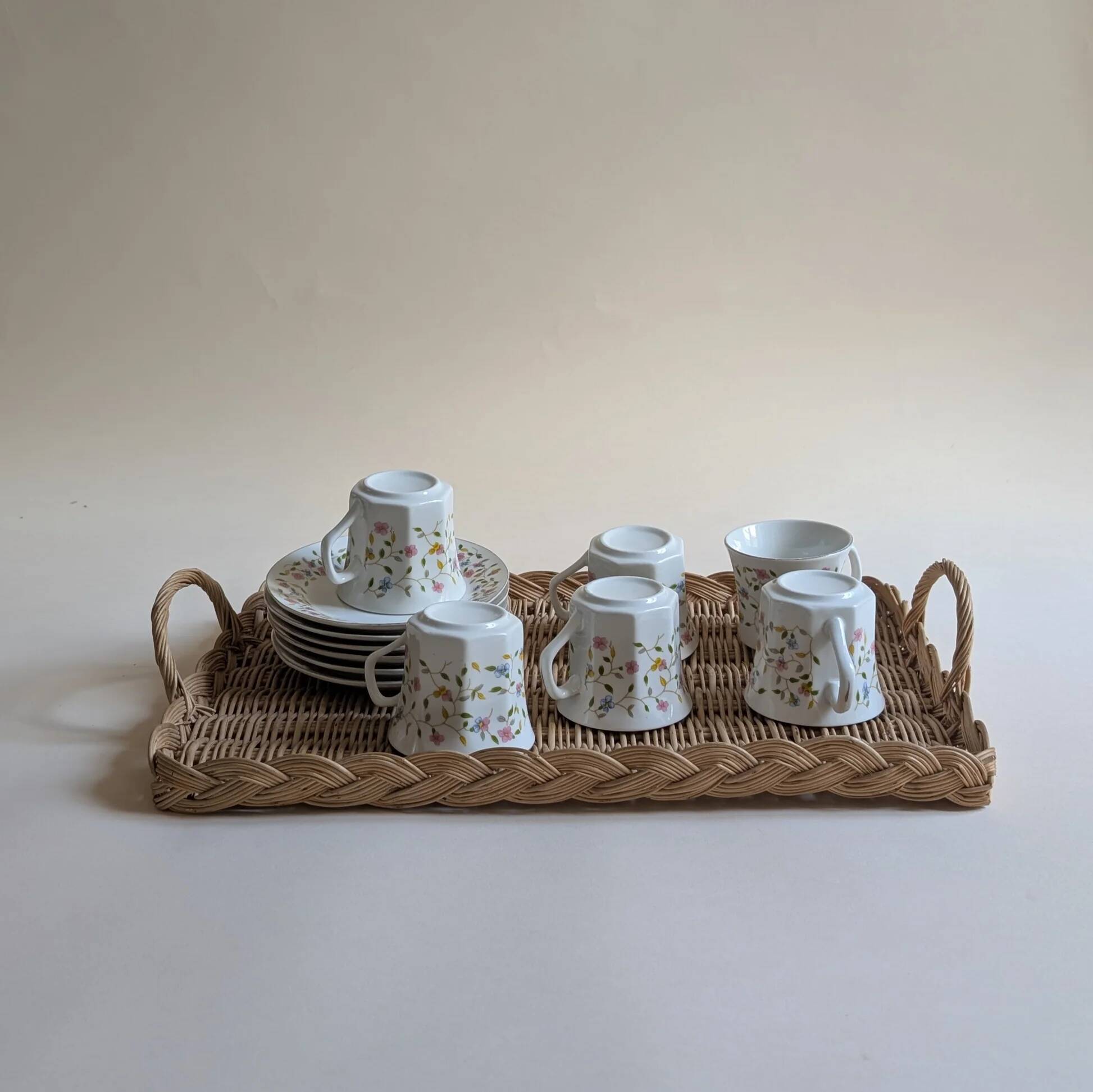 Plateau en osier rectangulaire