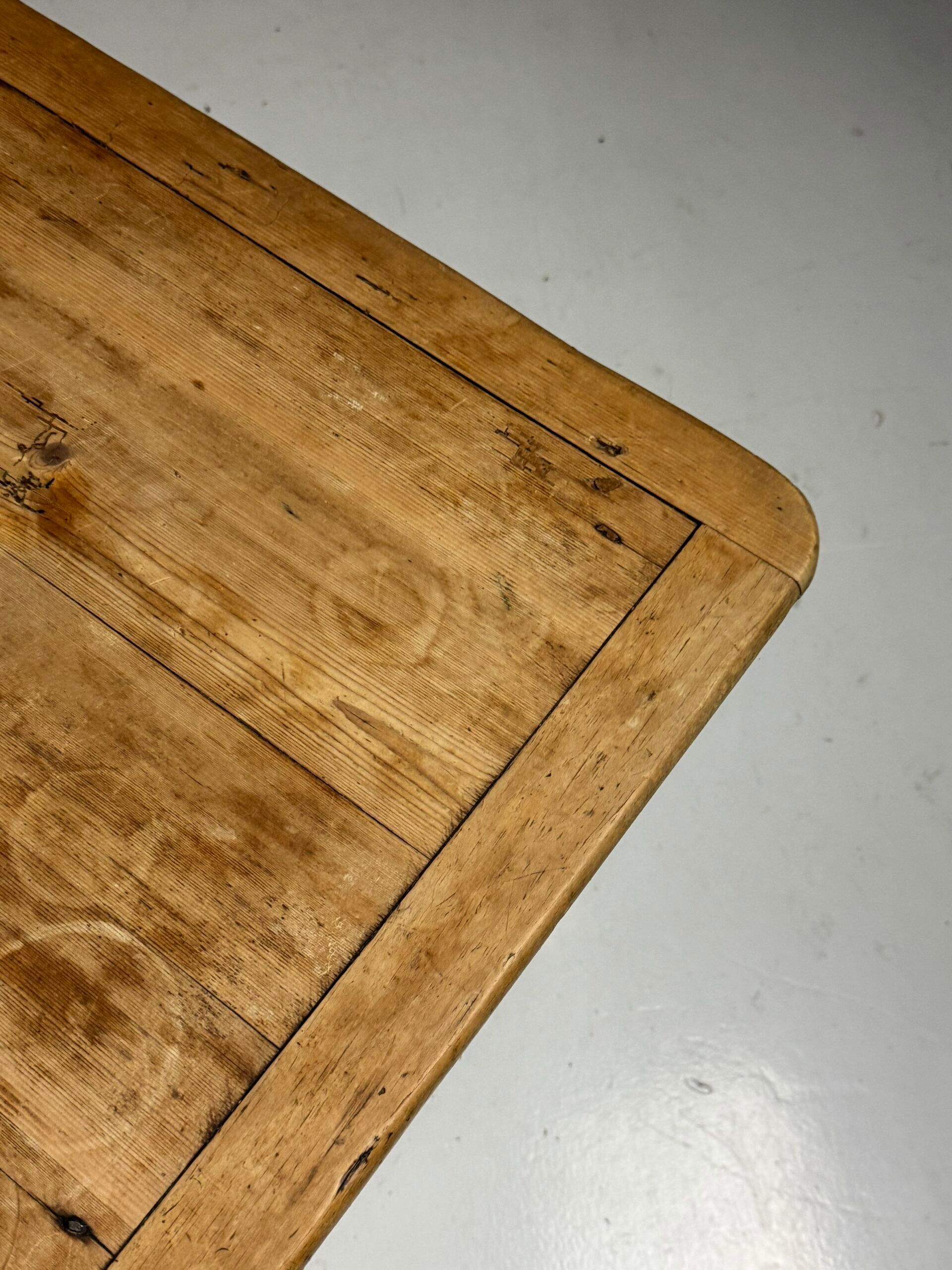 English coffee table 19th century pine