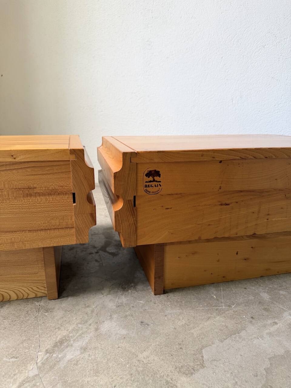 Paire de chevets en orme Maison Regain