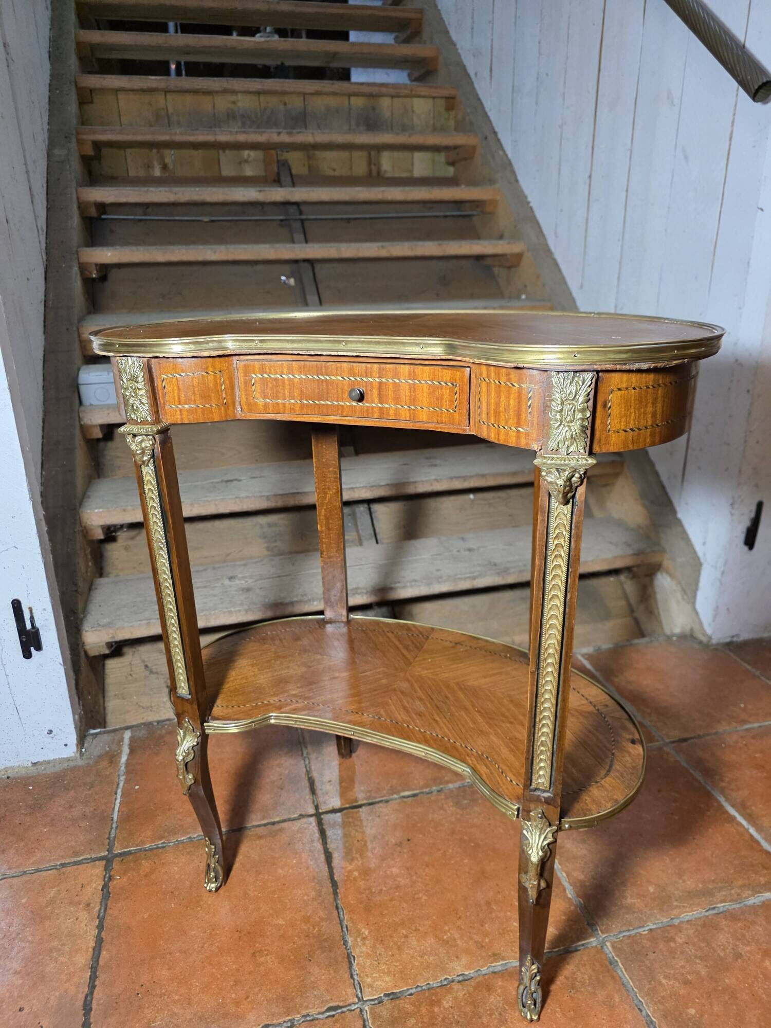 Kidney-shaped bedside table in Louis XV style with marquetry.