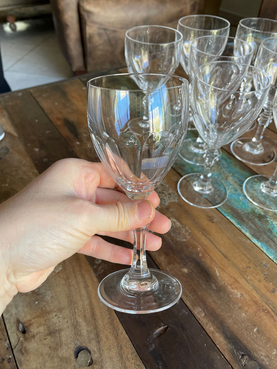 Set of 8 crystal wine glasses size