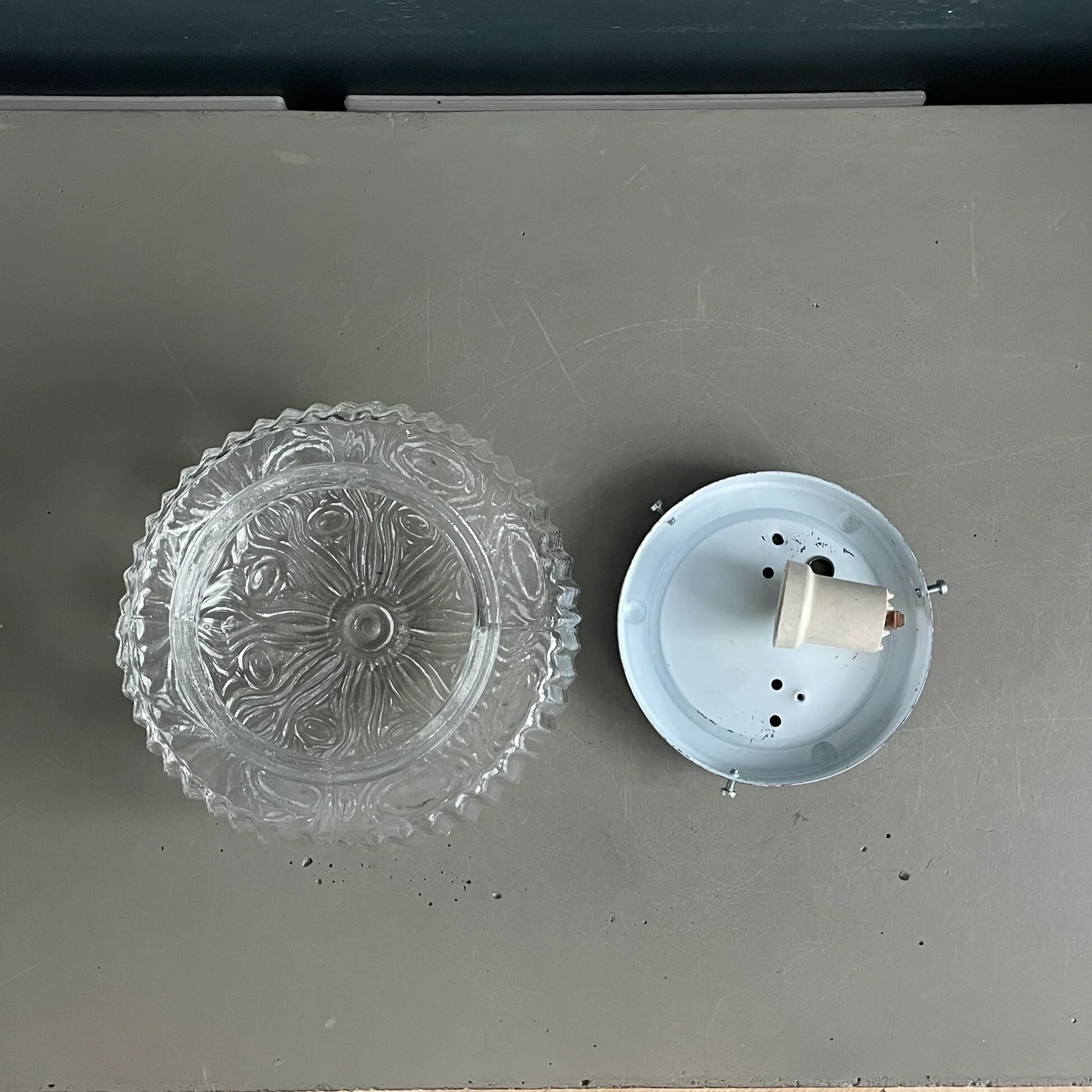 Ceiling light or wall light in moulded convex glass.