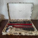 Ménagère de 37 couverts en inox dans leur coffret