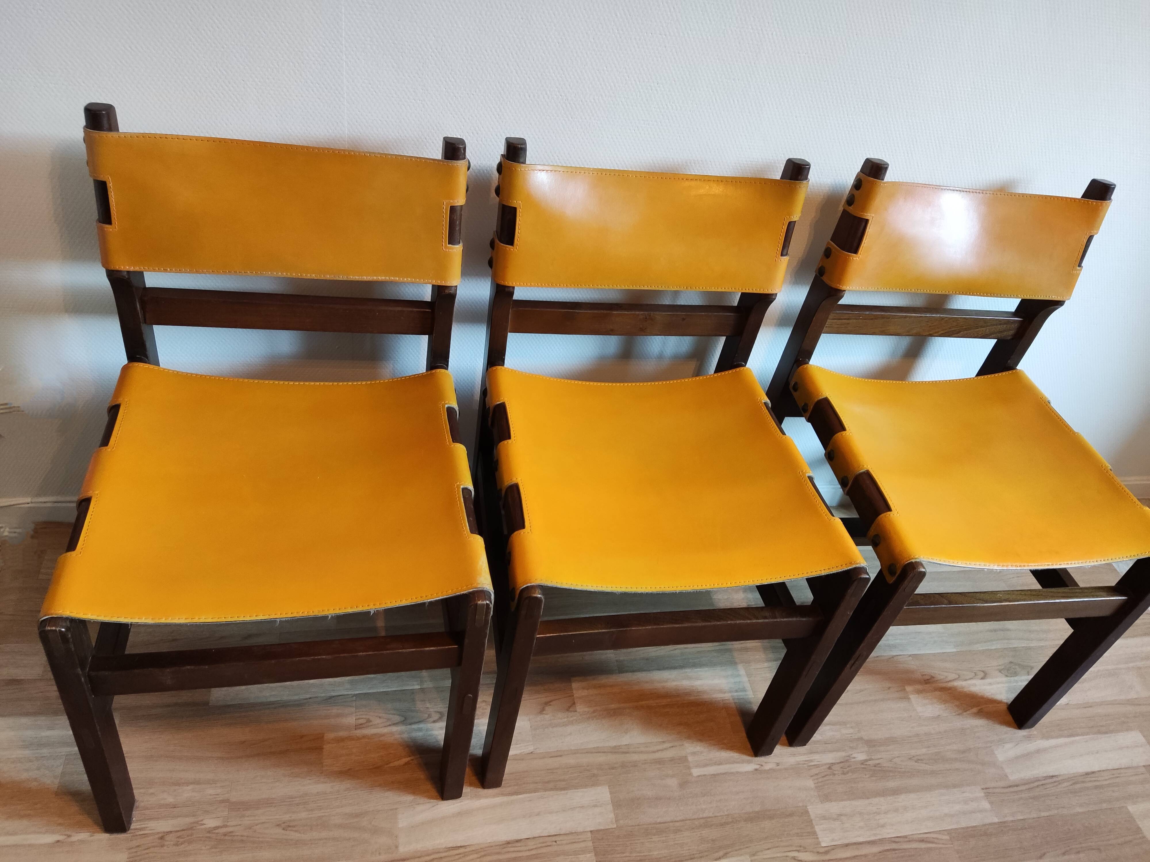 Chaises bois et cuir des années 70