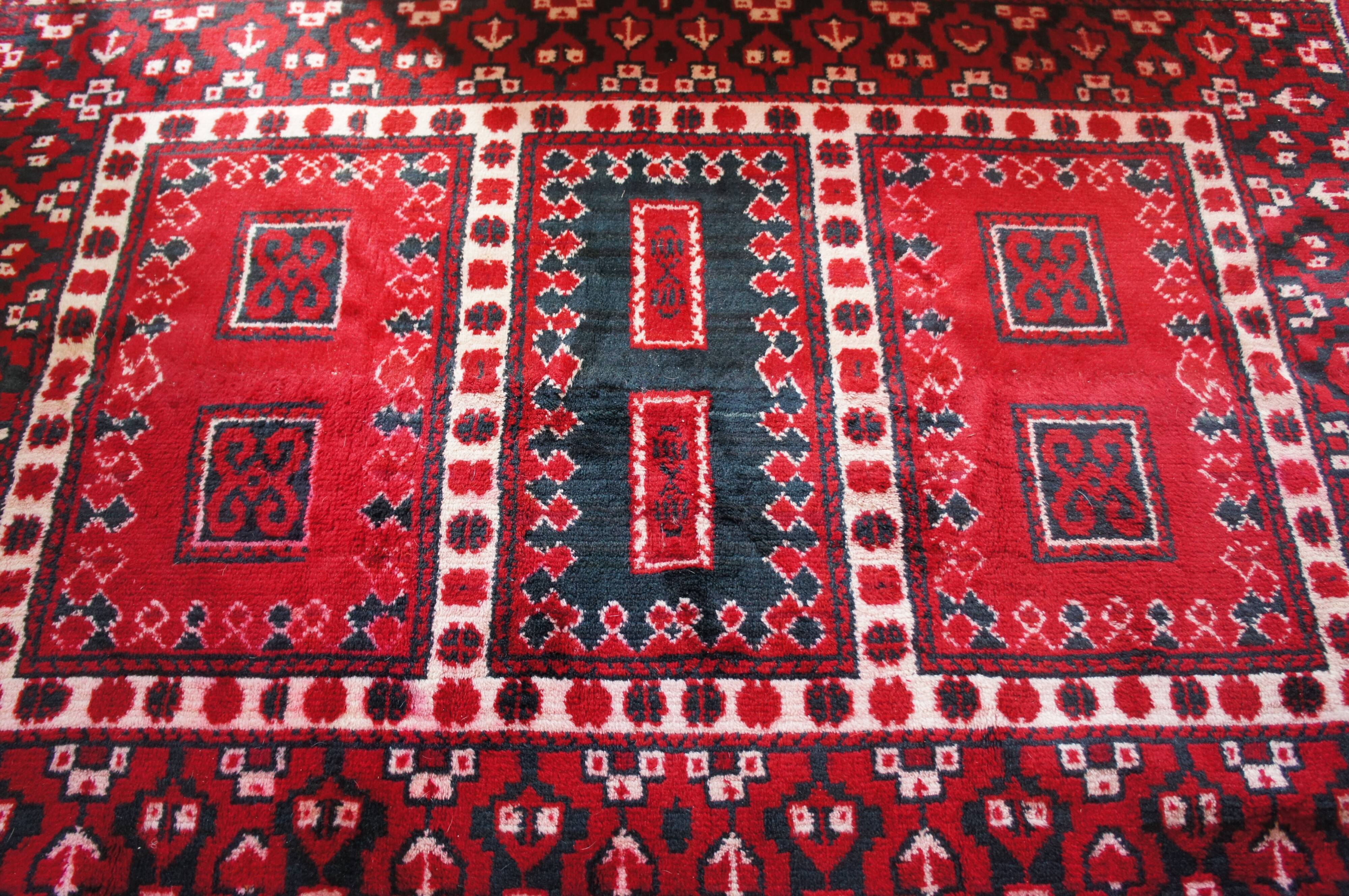 Pure velvet carpet combed wool 165 cm x 118 cm