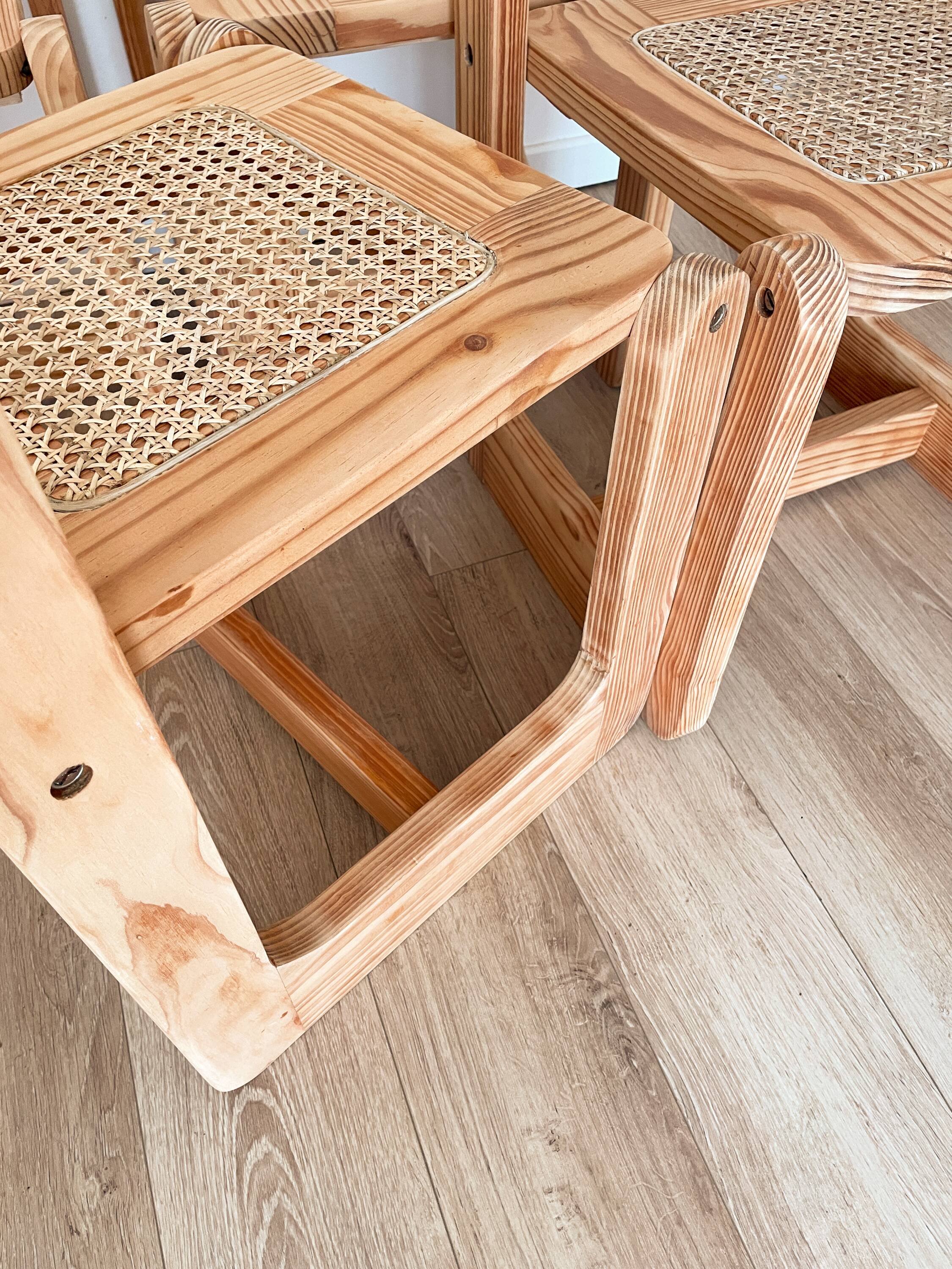 Ensemble de 4 chaises en bois et cannage - années 1960-70