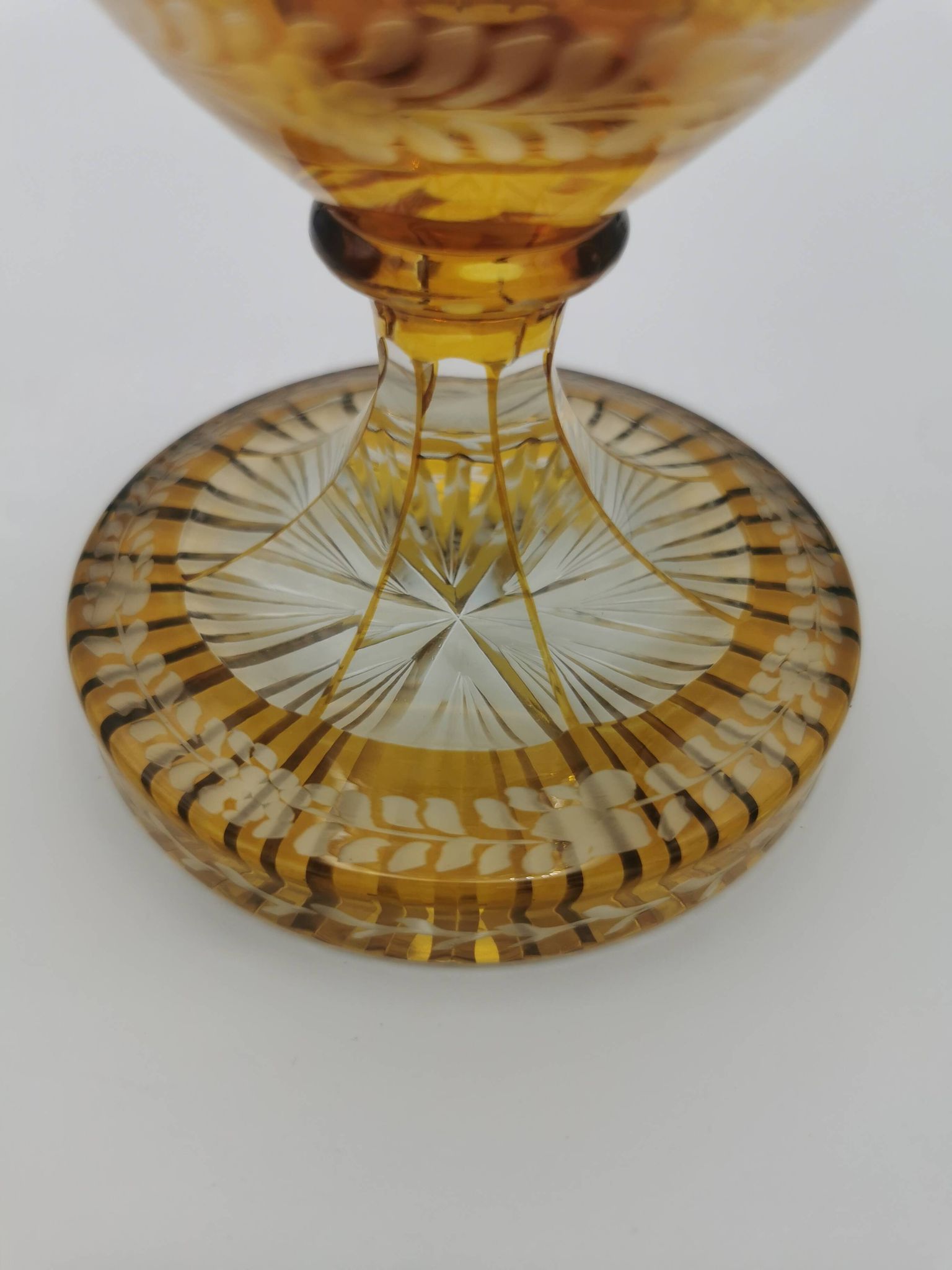Vase en cristal de bohème jaune ambre