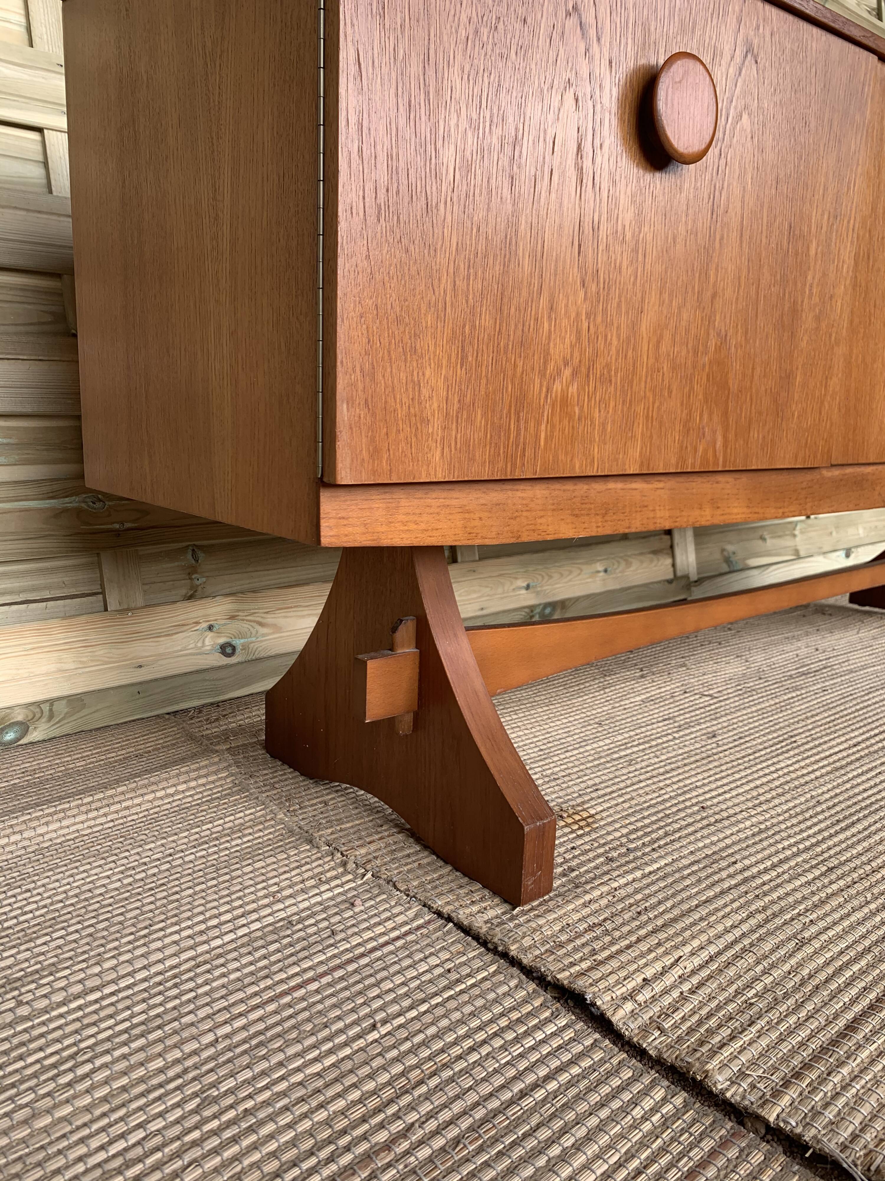 Scandinavian-style english line in teak