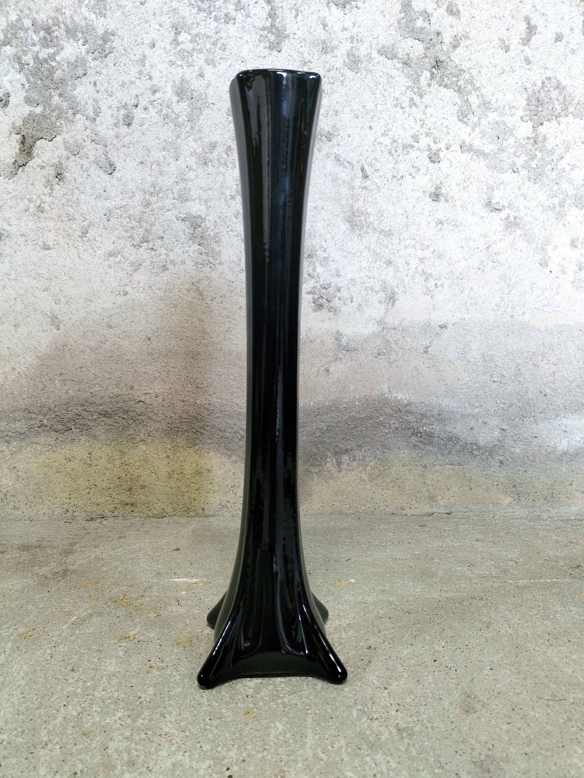 Black glass soliflore vase