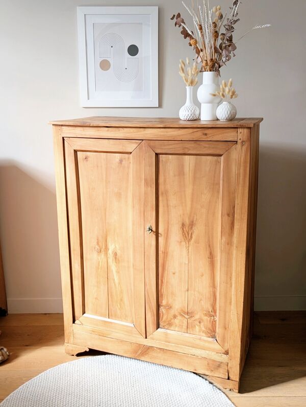 Buffet ancien en bois massif
