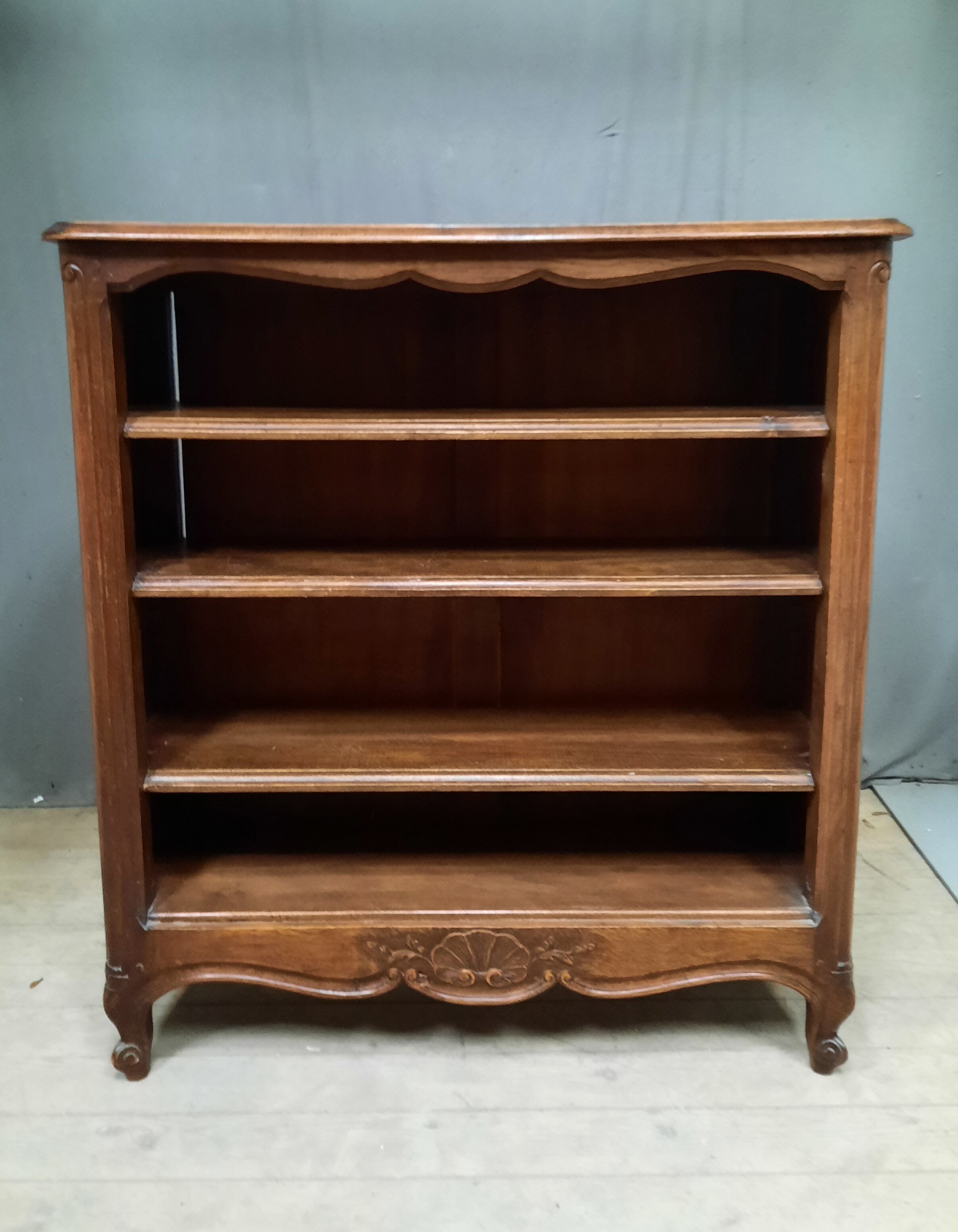 Etagere en chene style Louis XV