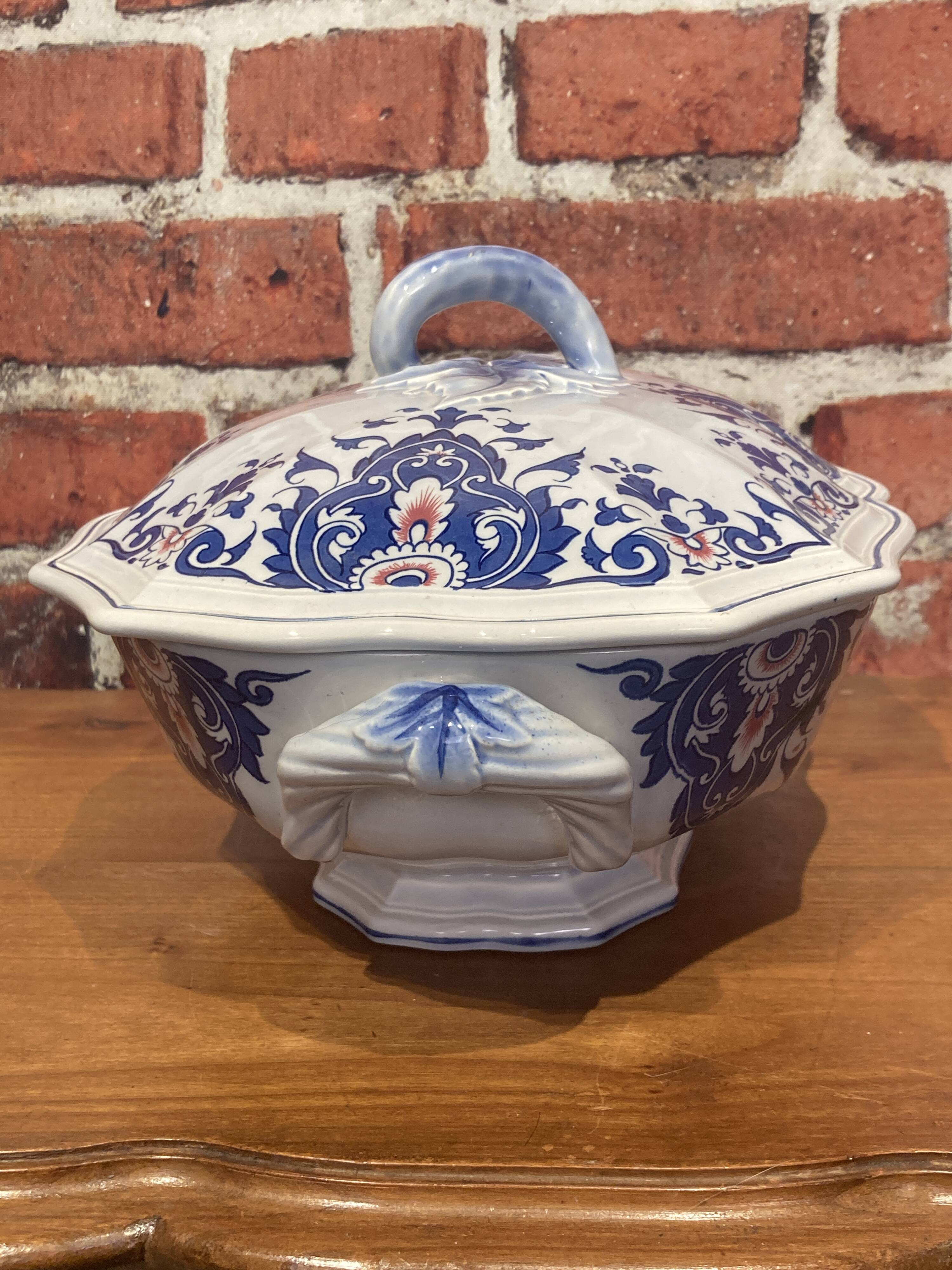 Tureen and its porcelain dish Rouen Salins France
