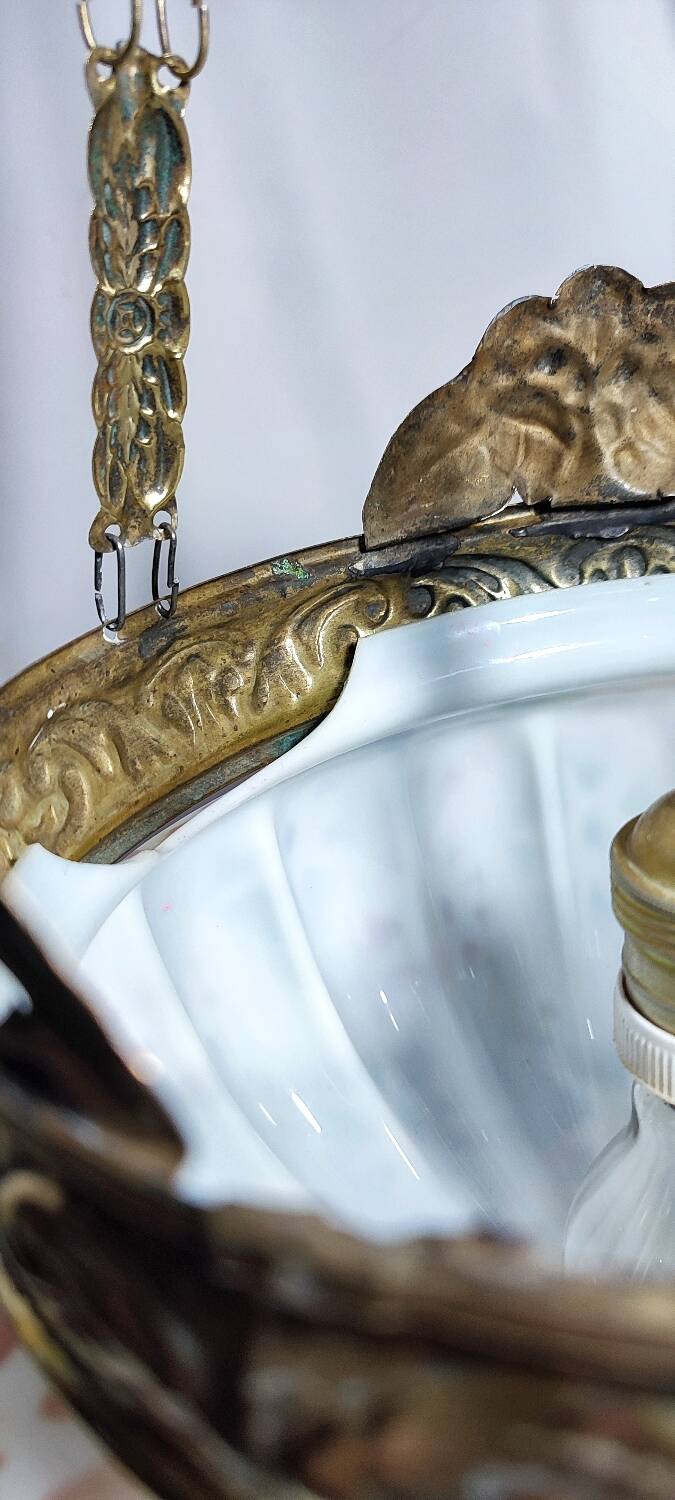 Lámpara de techo "Art Nouveau" de latón y cristal.  España, 1930s.