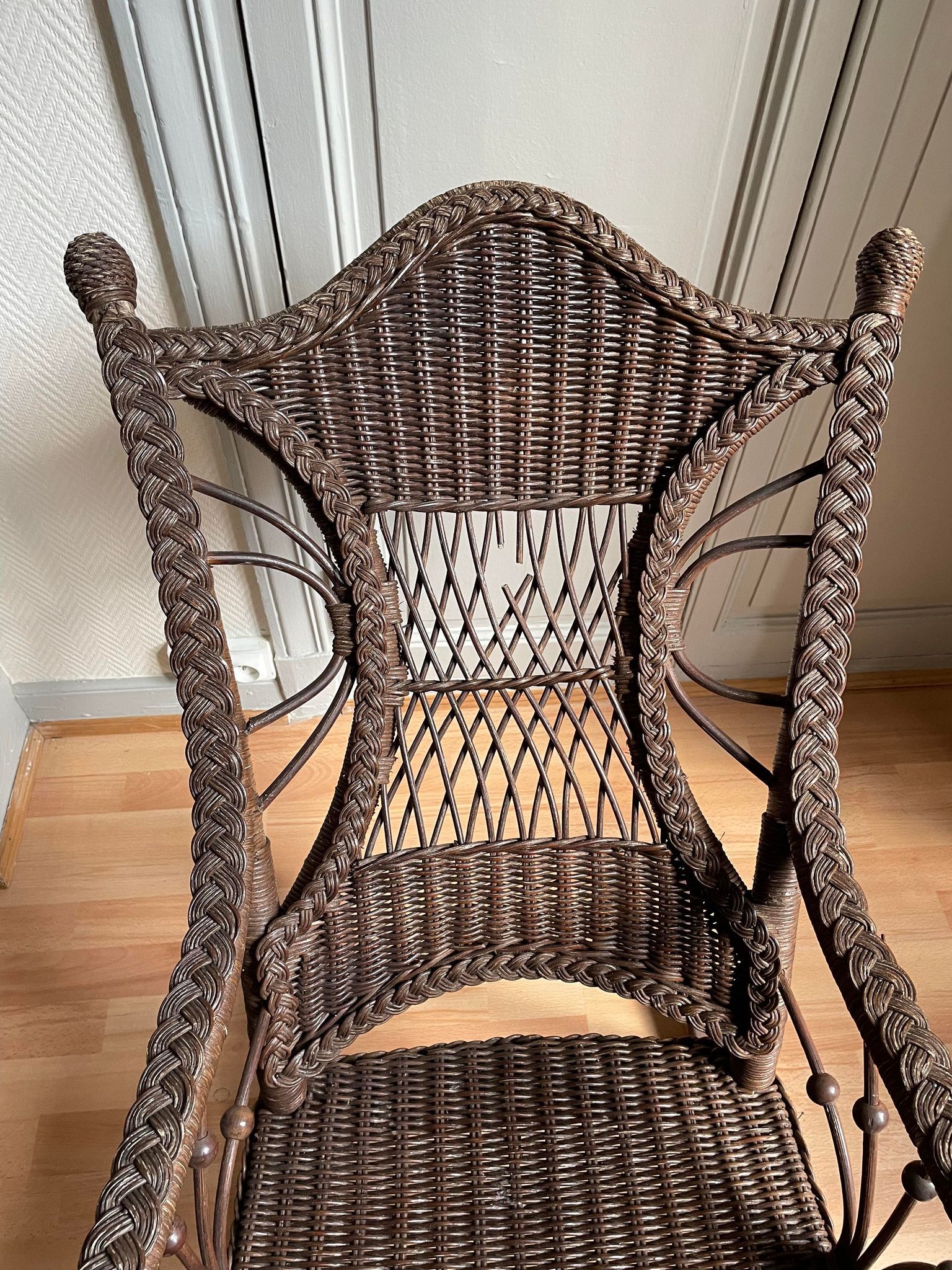 Rocking-chair wicker
