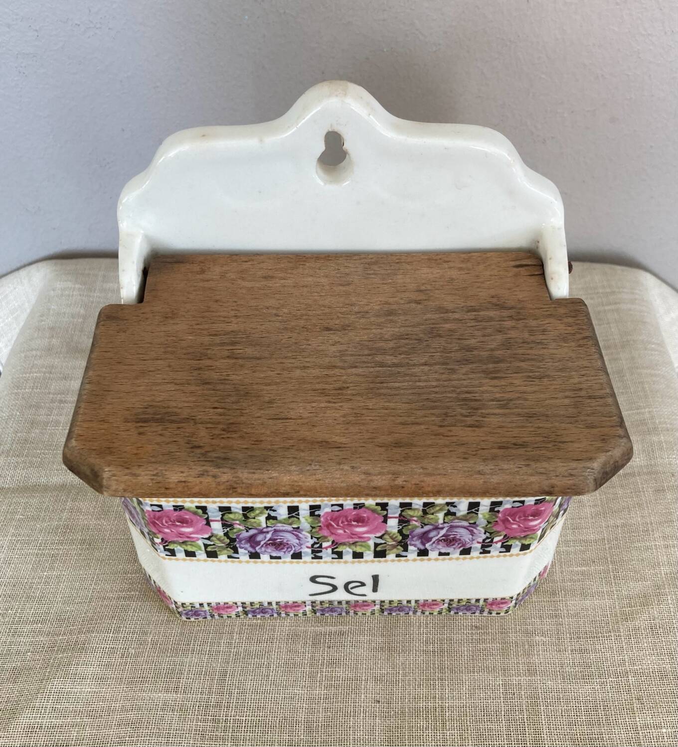 Earthenware salt cellar with rose decoration, made in Czechoslovakia, early 20th century