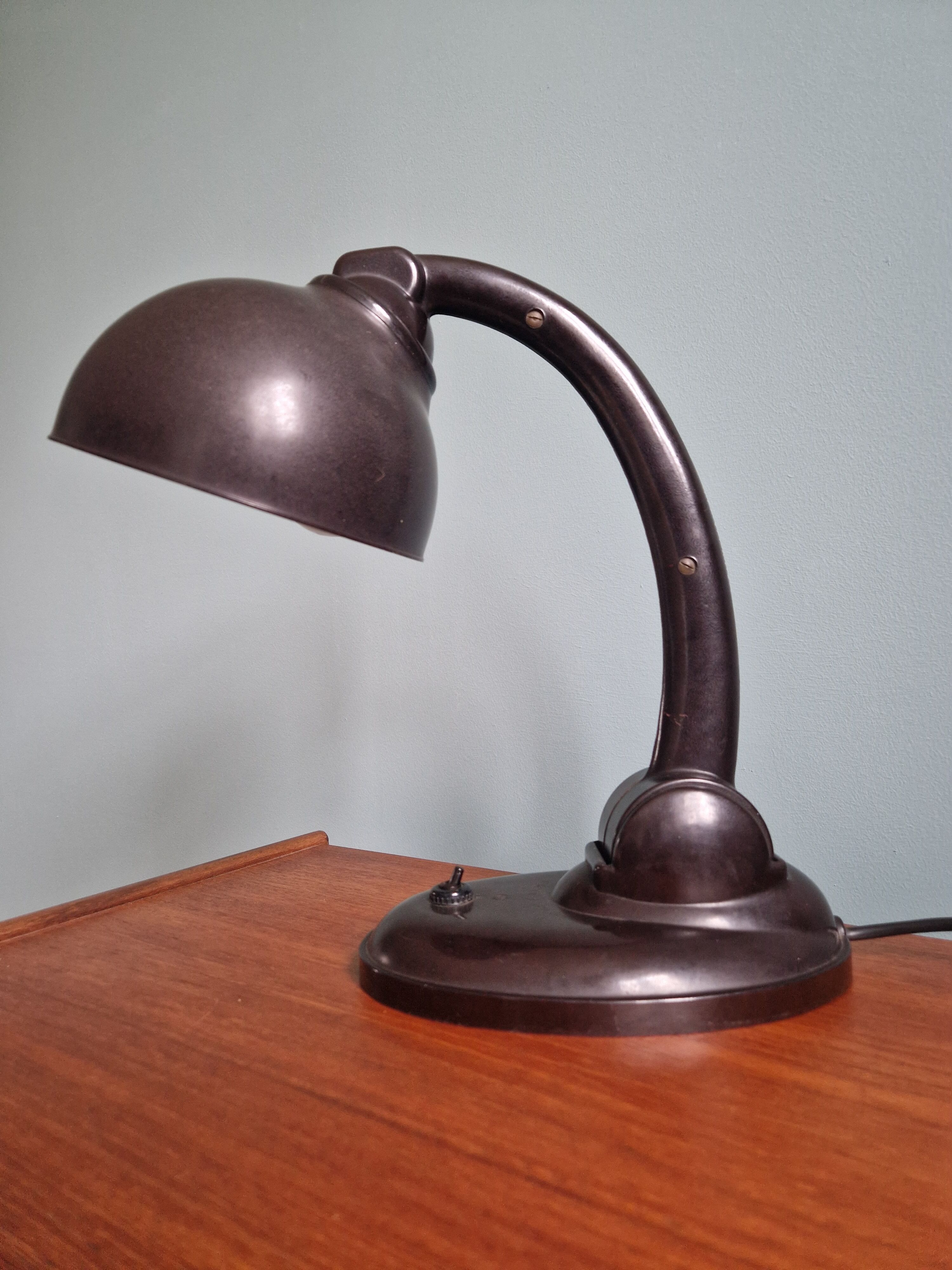 Brown Bakelite desk lamp, Eric Kirkman Cole, 1930s