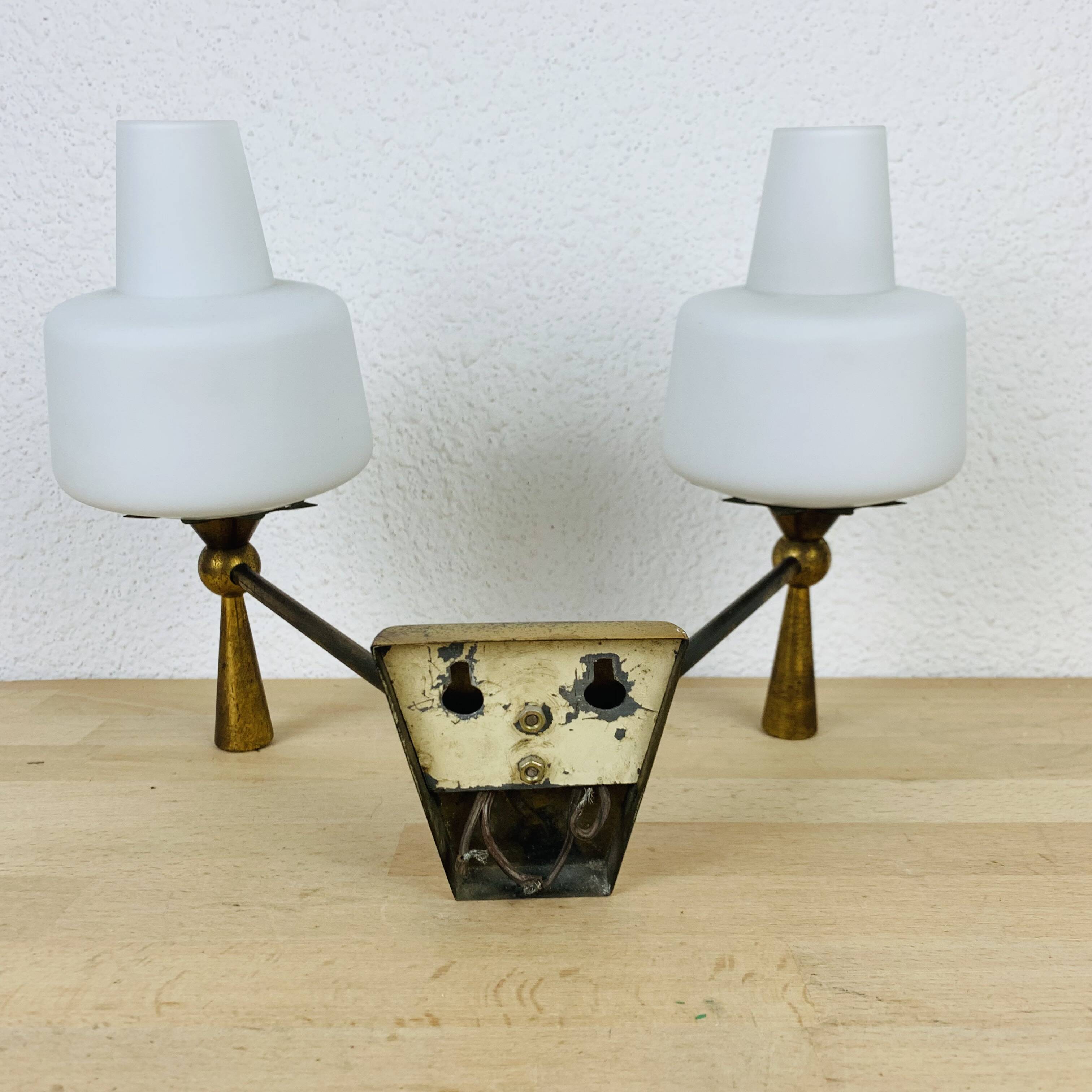 Double opaline and brass wall light from the 50s, lunel, arlus