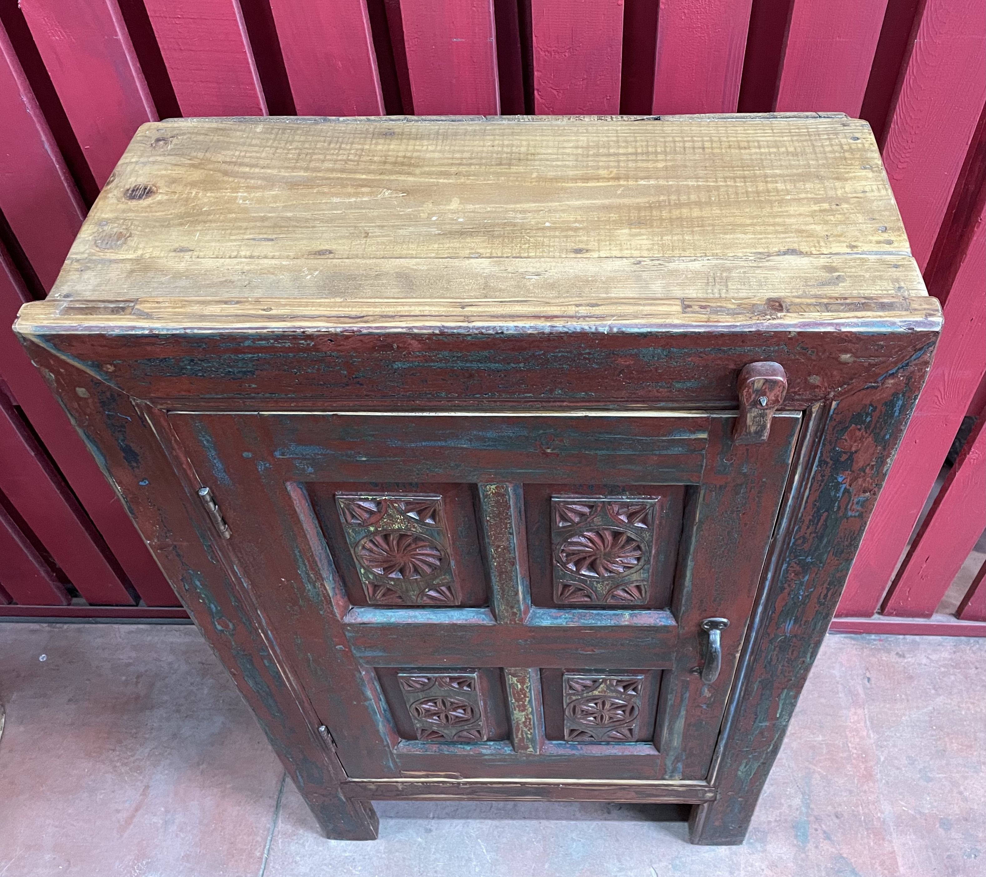 Pakistan Swat Valley ancient Bonnetière 19th century with a beautiful polychrome patina of origin