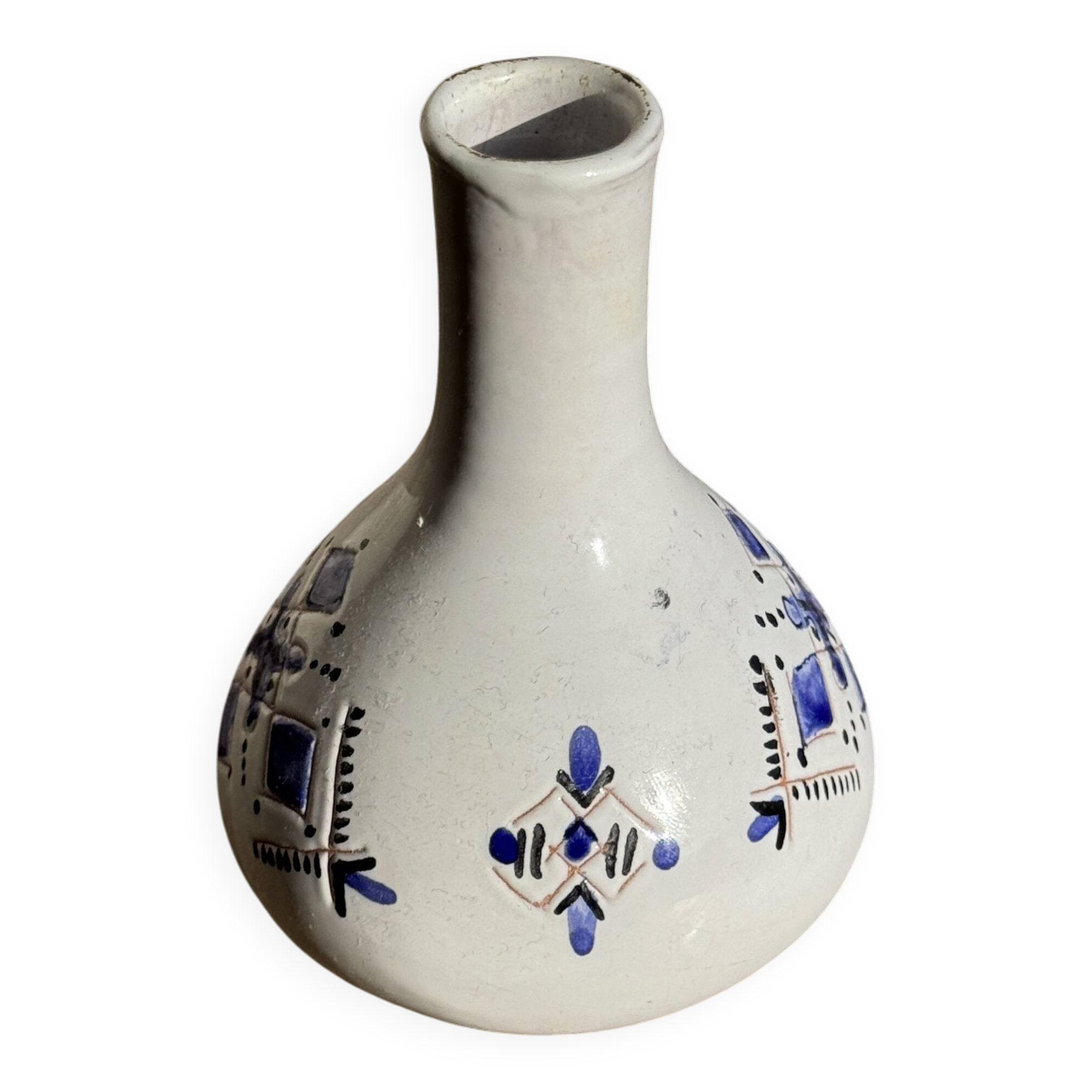 Small vintage white soliflore vase with blue geometric patterns H12