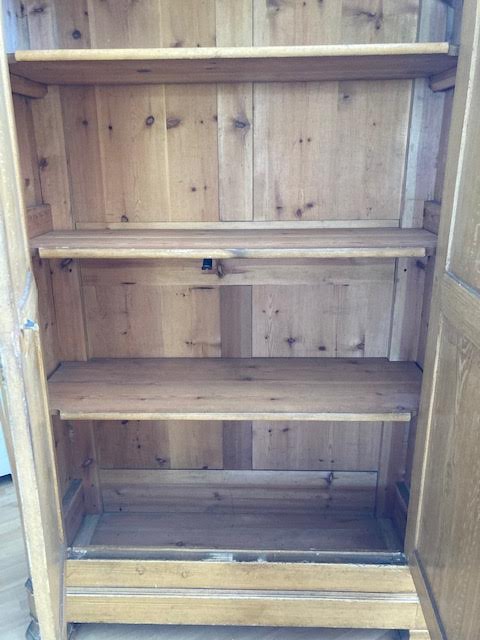 Wardrobe 2 doors old