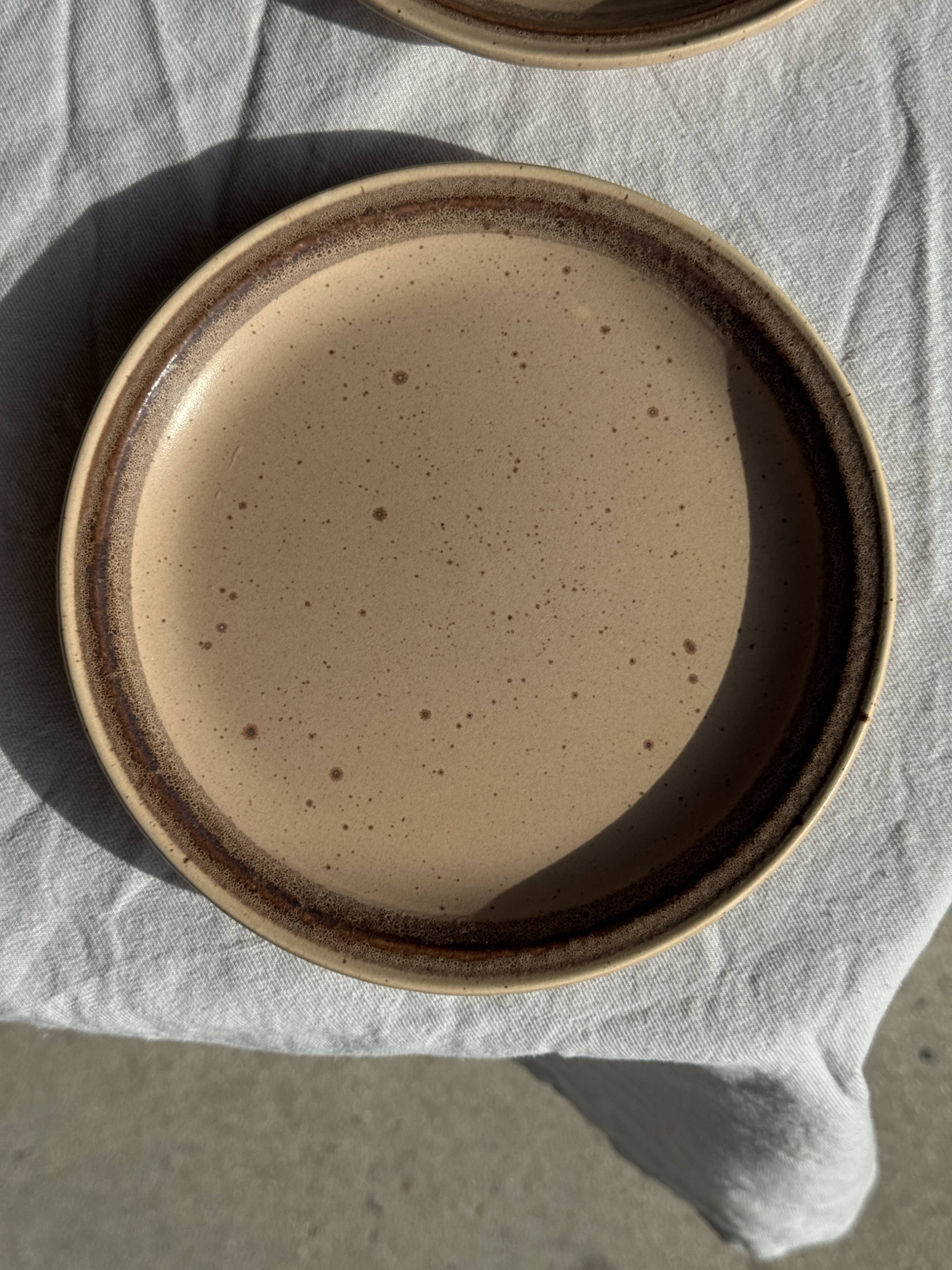 Lot de 4 assiettes à dessert en grès beige liseré brun Sarreguemines grès