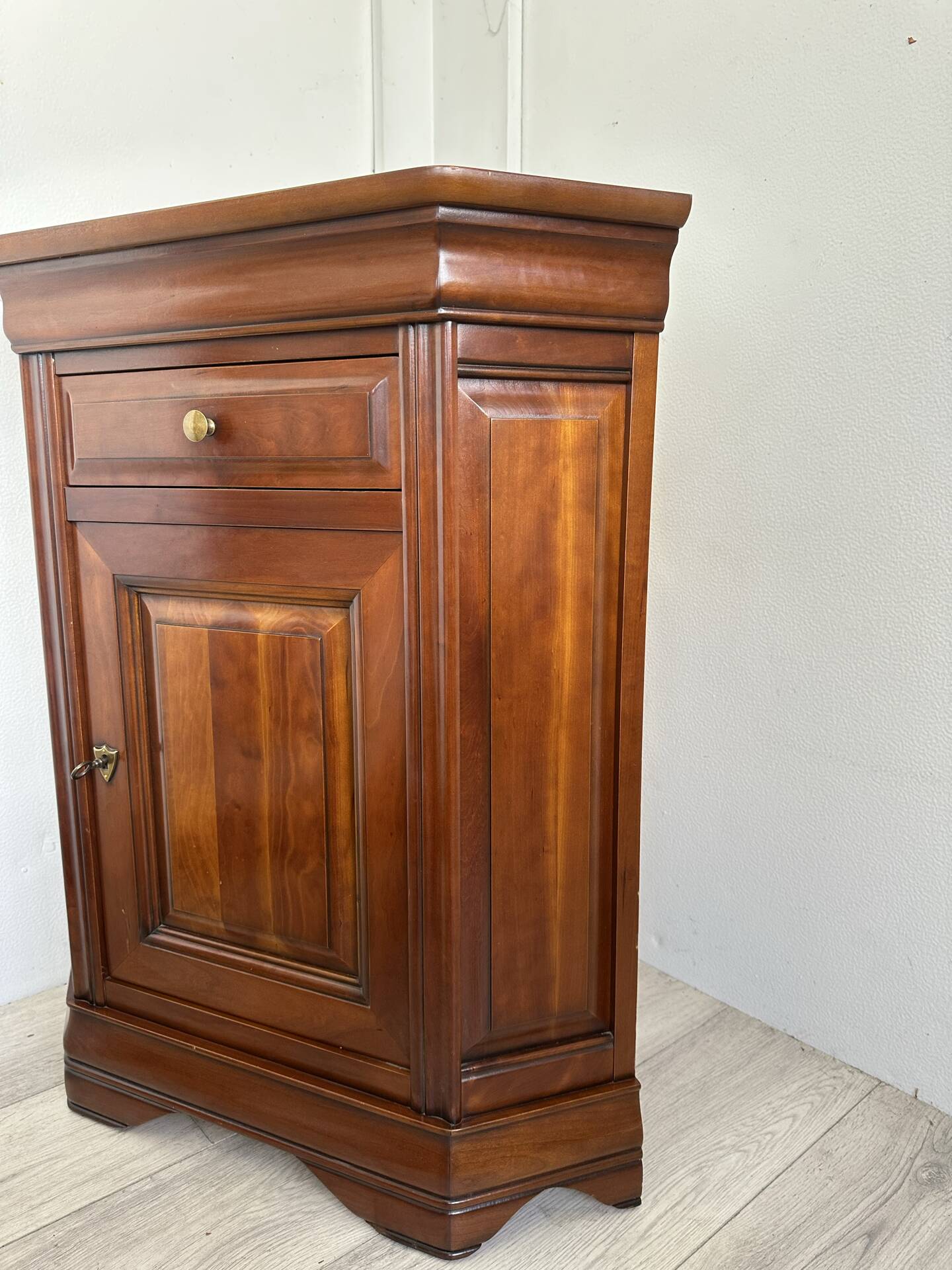 French vintage corner cabinet in solid wood by Ernest Ménard.