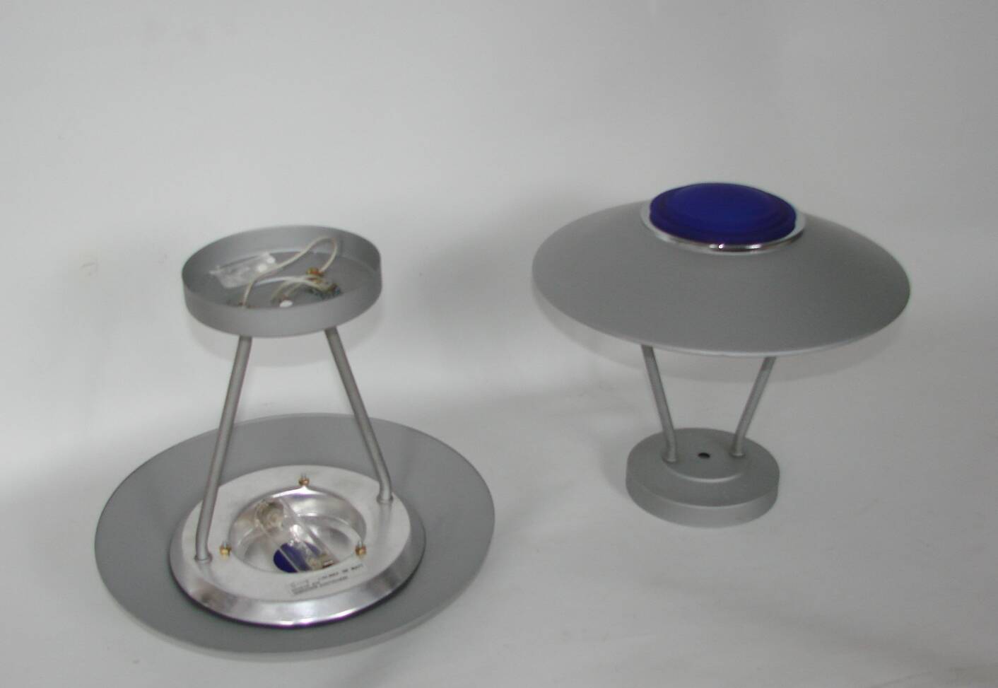 A pair of vintage 1980s wall lights | Metal and glass | Original retro ligh